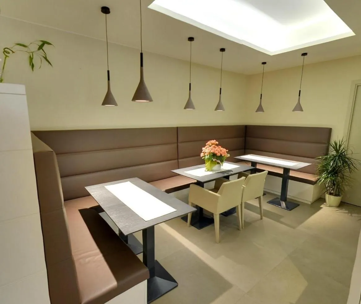 Restaurant/places to eat in Hotel Metropole