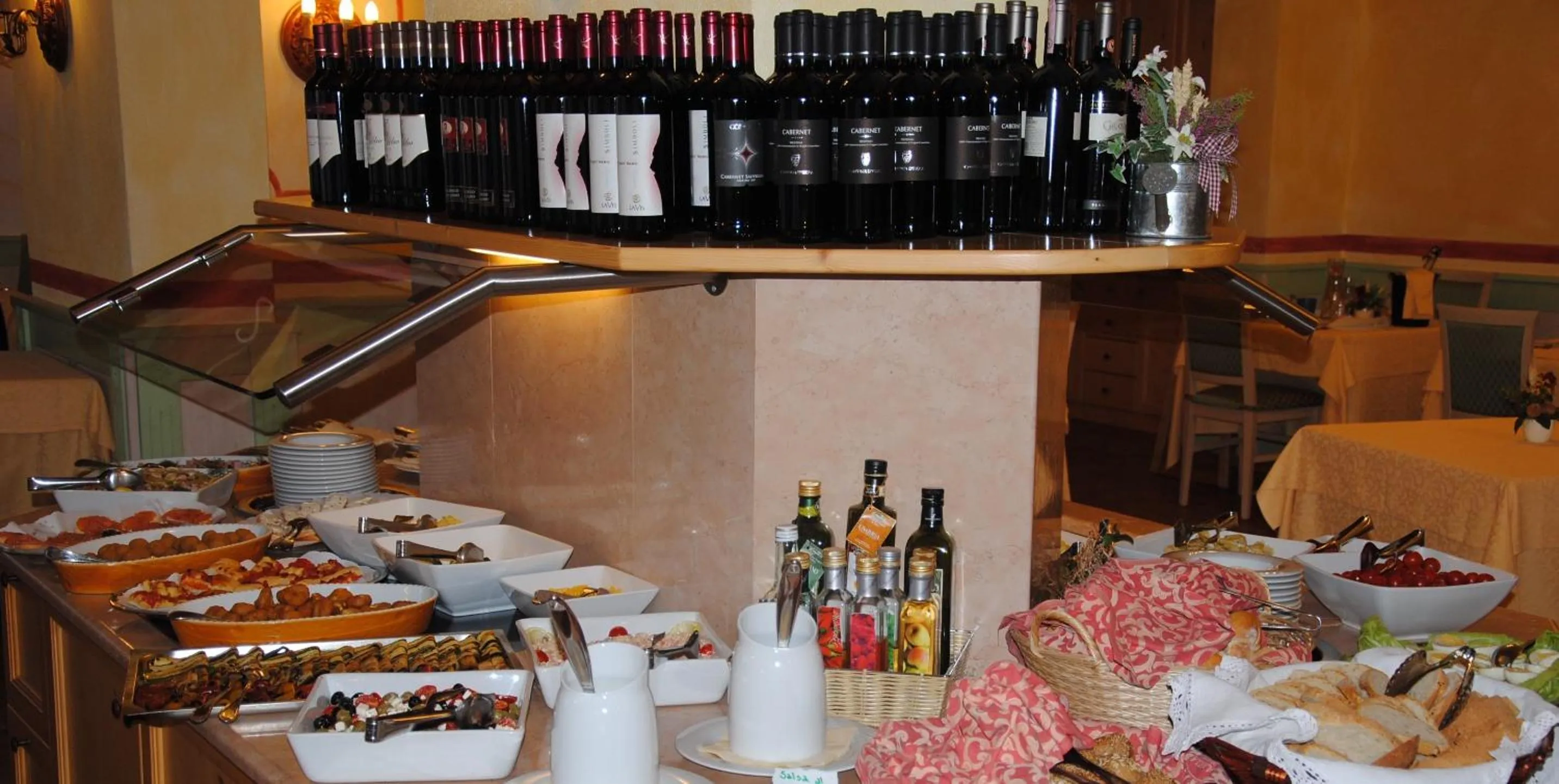 Restaurant/places to eat in Dolasilla Park Hotel