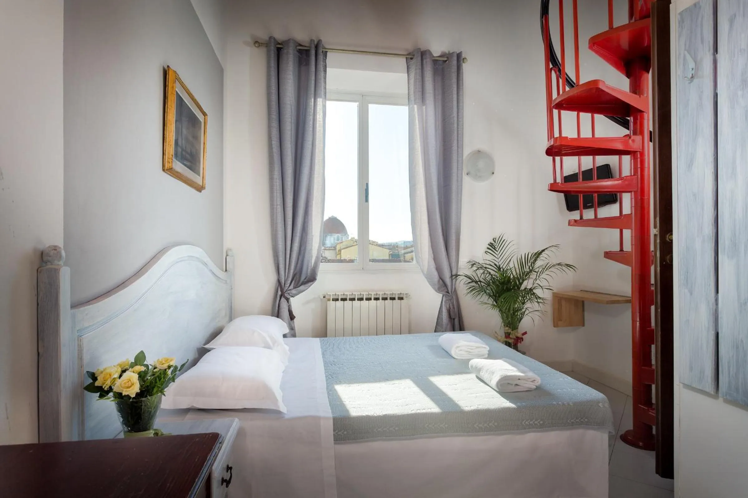 Photo of the whole room, Bed in Adre Majestic View ! Center of Florence !