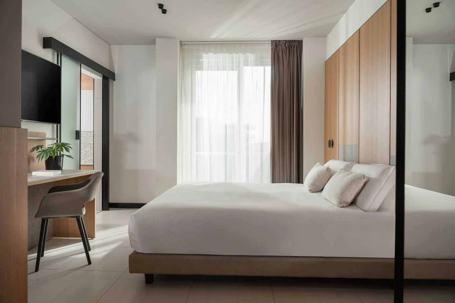 Bedroom, Bed in Aqua Hotel