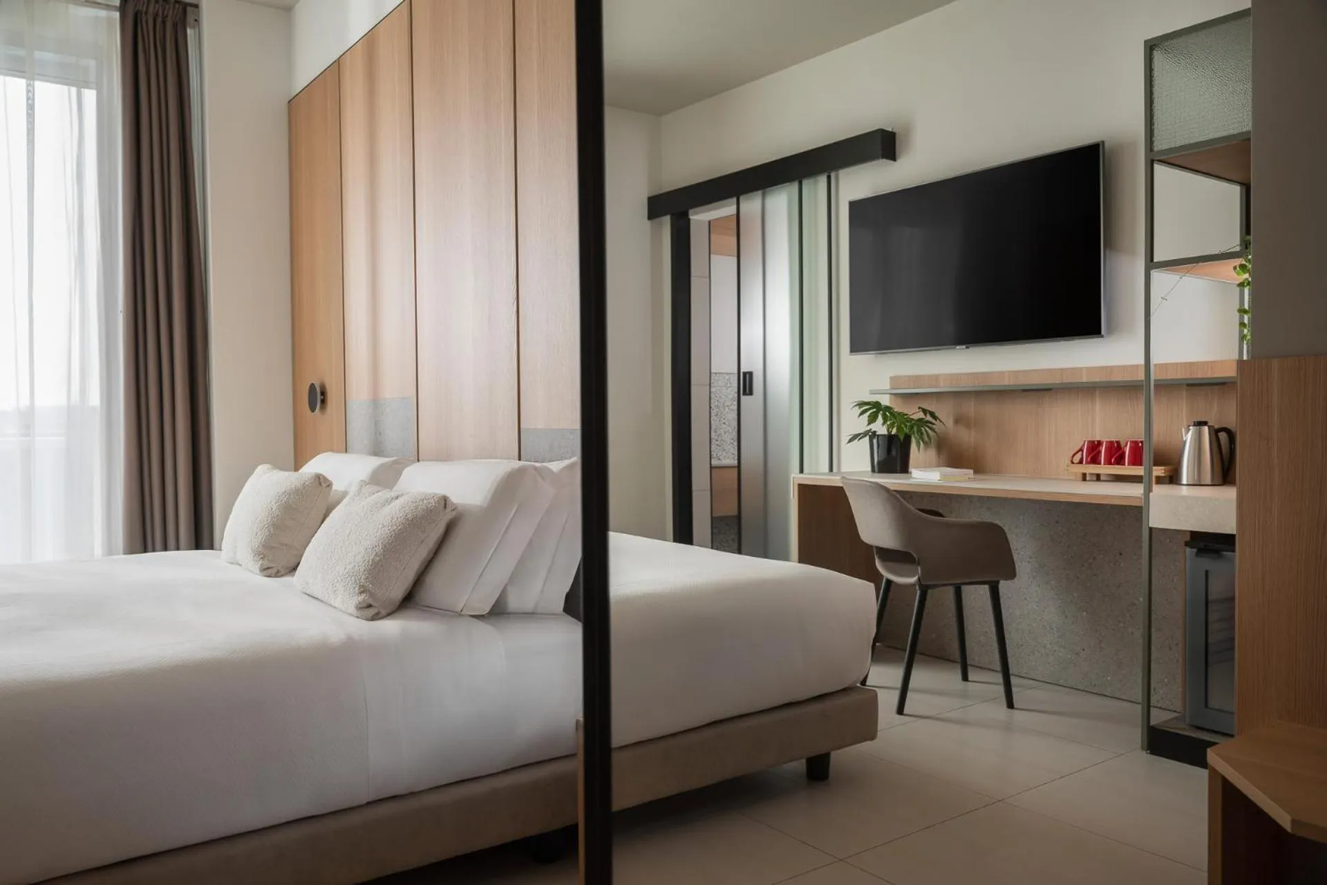 Bedroom, Bed in Aqua Hotel