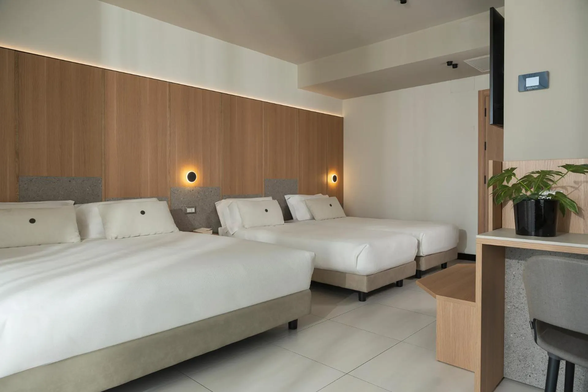 Bedroom, Bed in Aqua Hotel