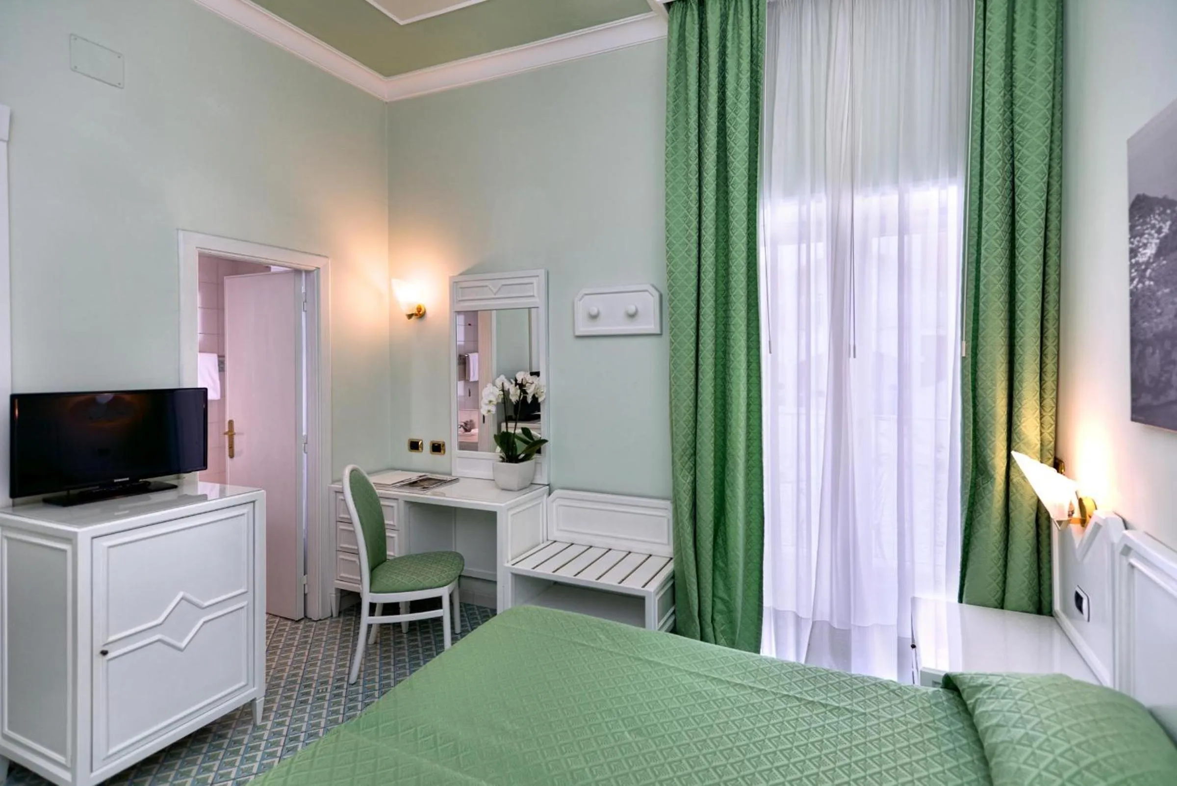 Photo of the whole room, Bed in Grand Hotel Riviera