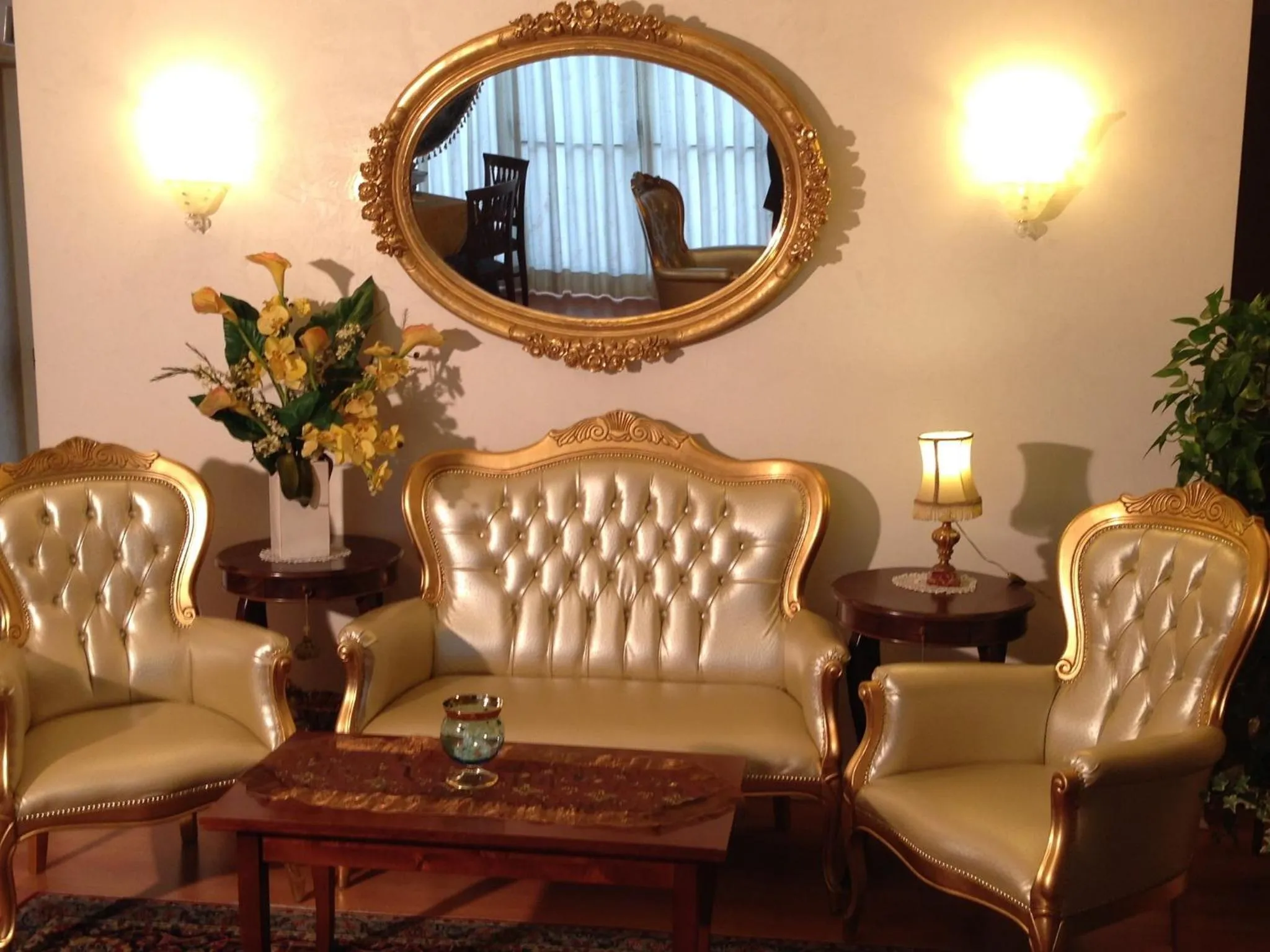 Communal lounge/ TV room in Hotel Doge