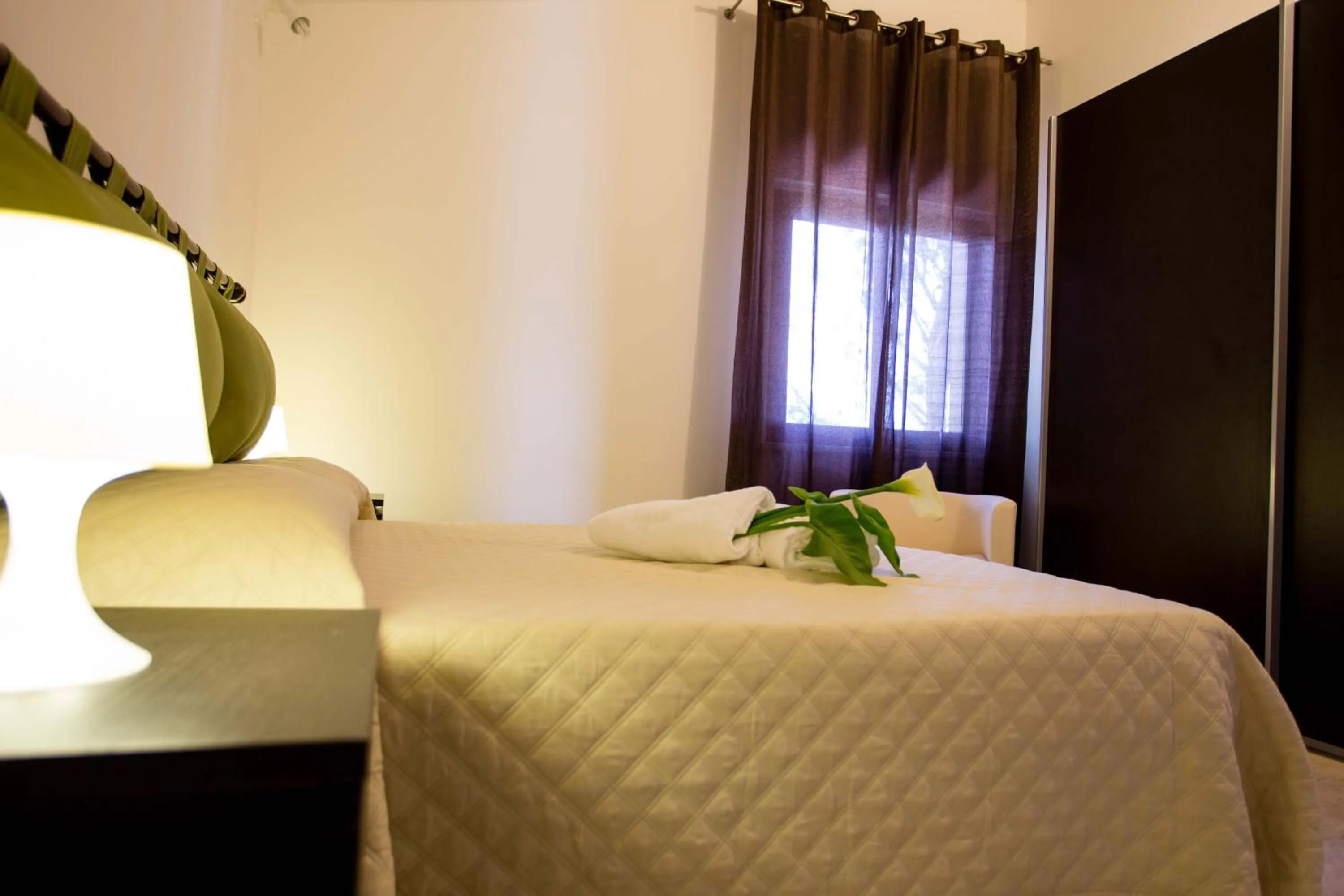 Photo of the whole room, Bed in Residence Guidaloca