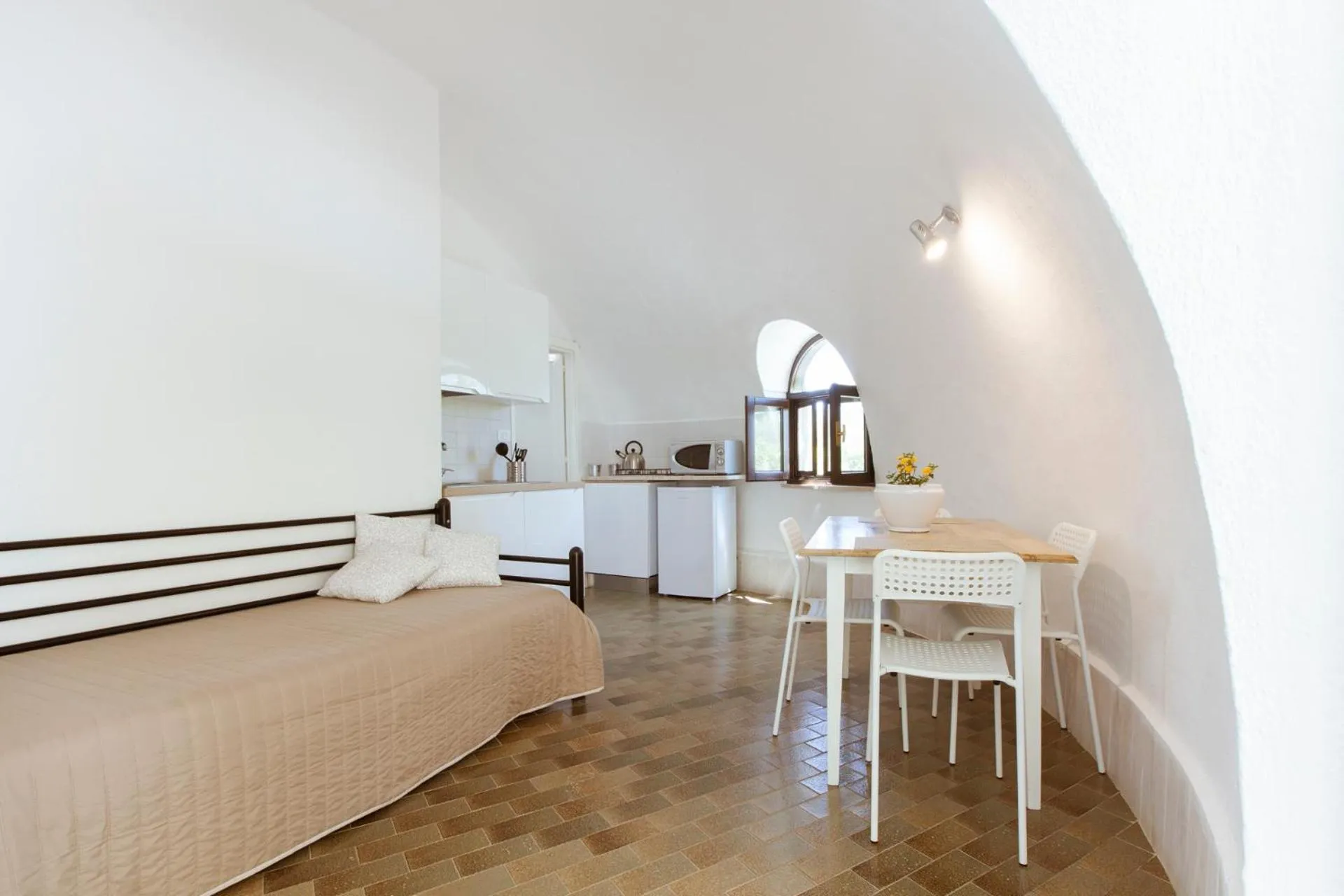 Kitchen or kitchenette, Bed in Residence Guidaloca