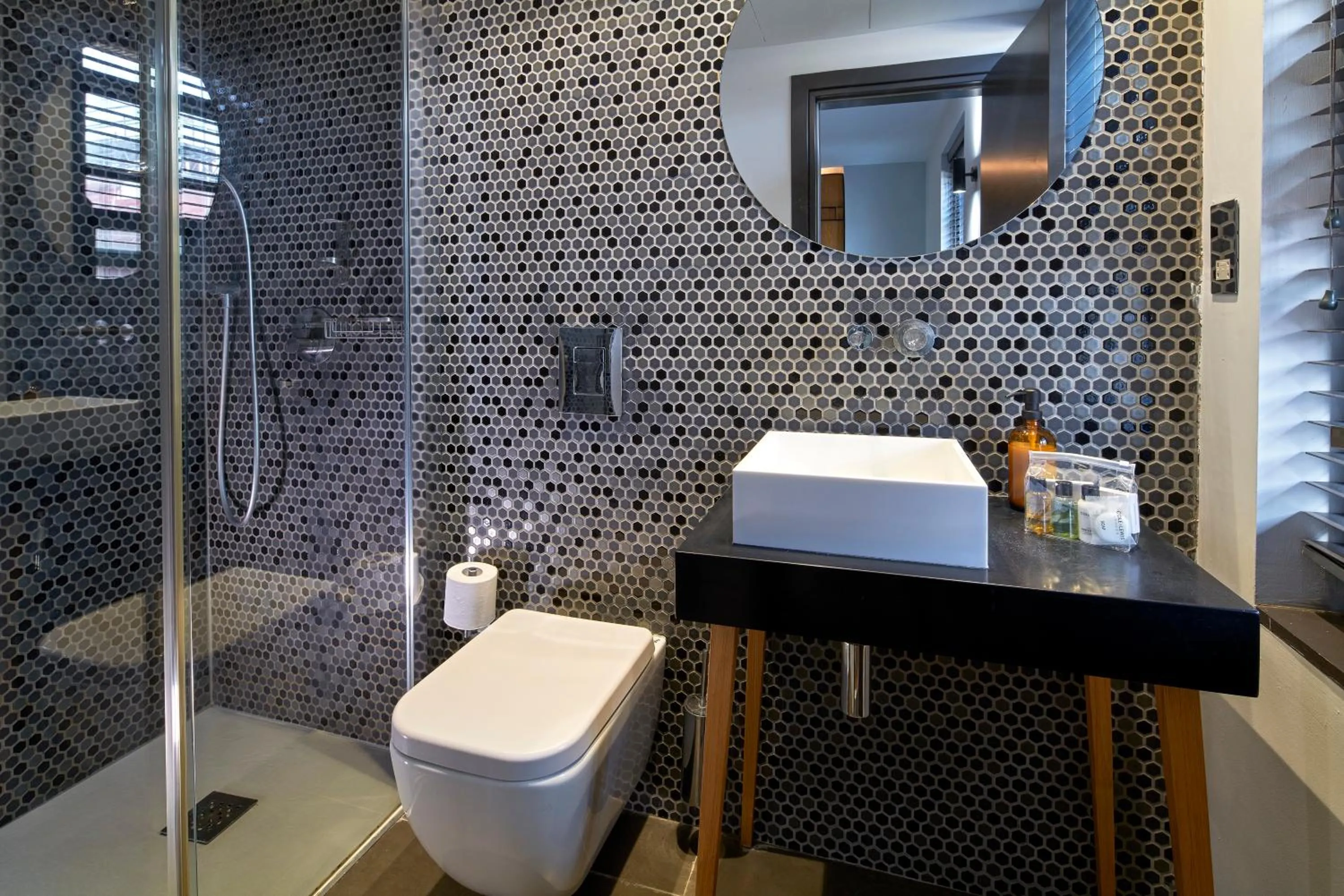 Shower in London Paddington Apartments