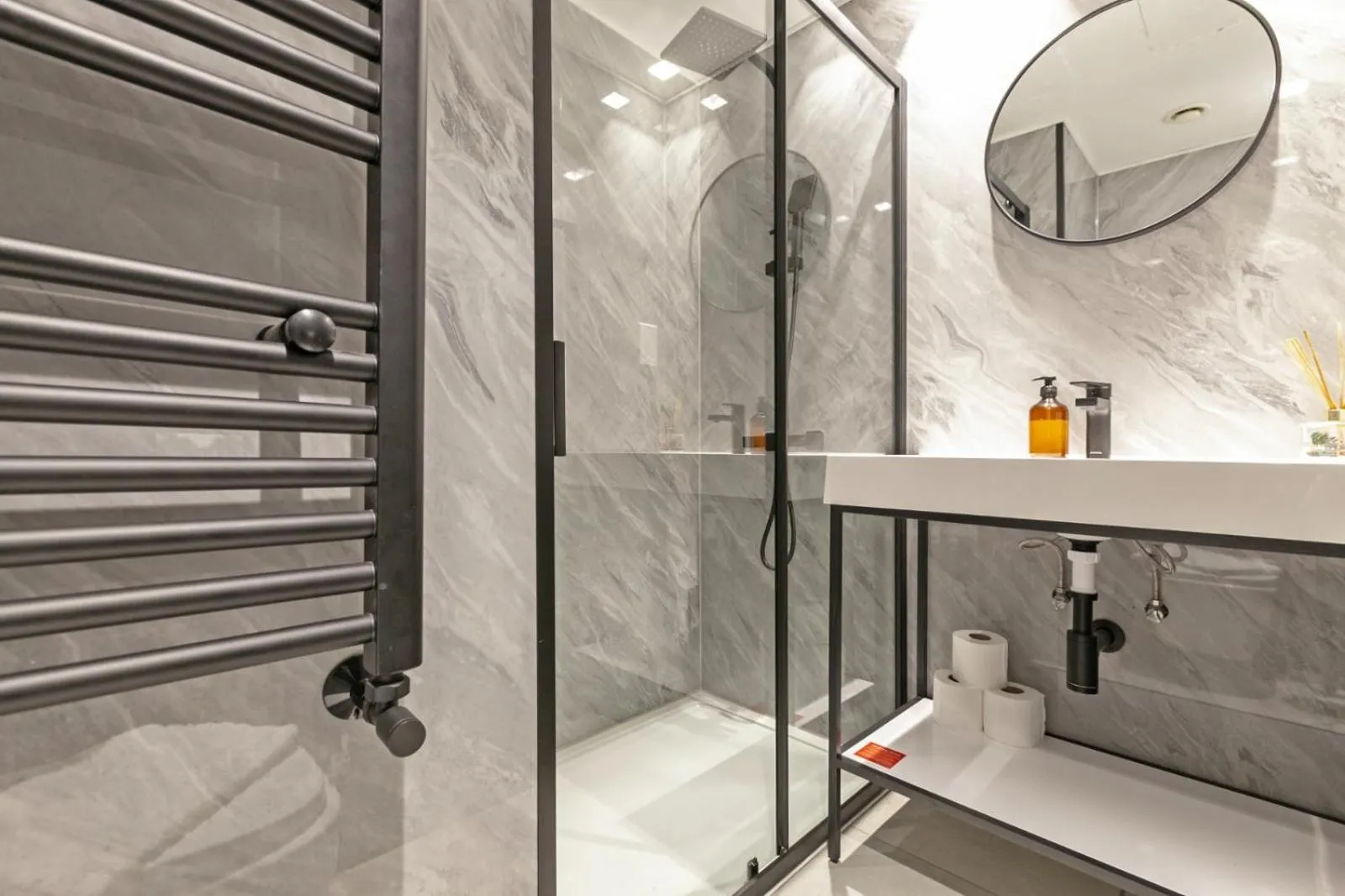 Shower in London Paddington Apartments