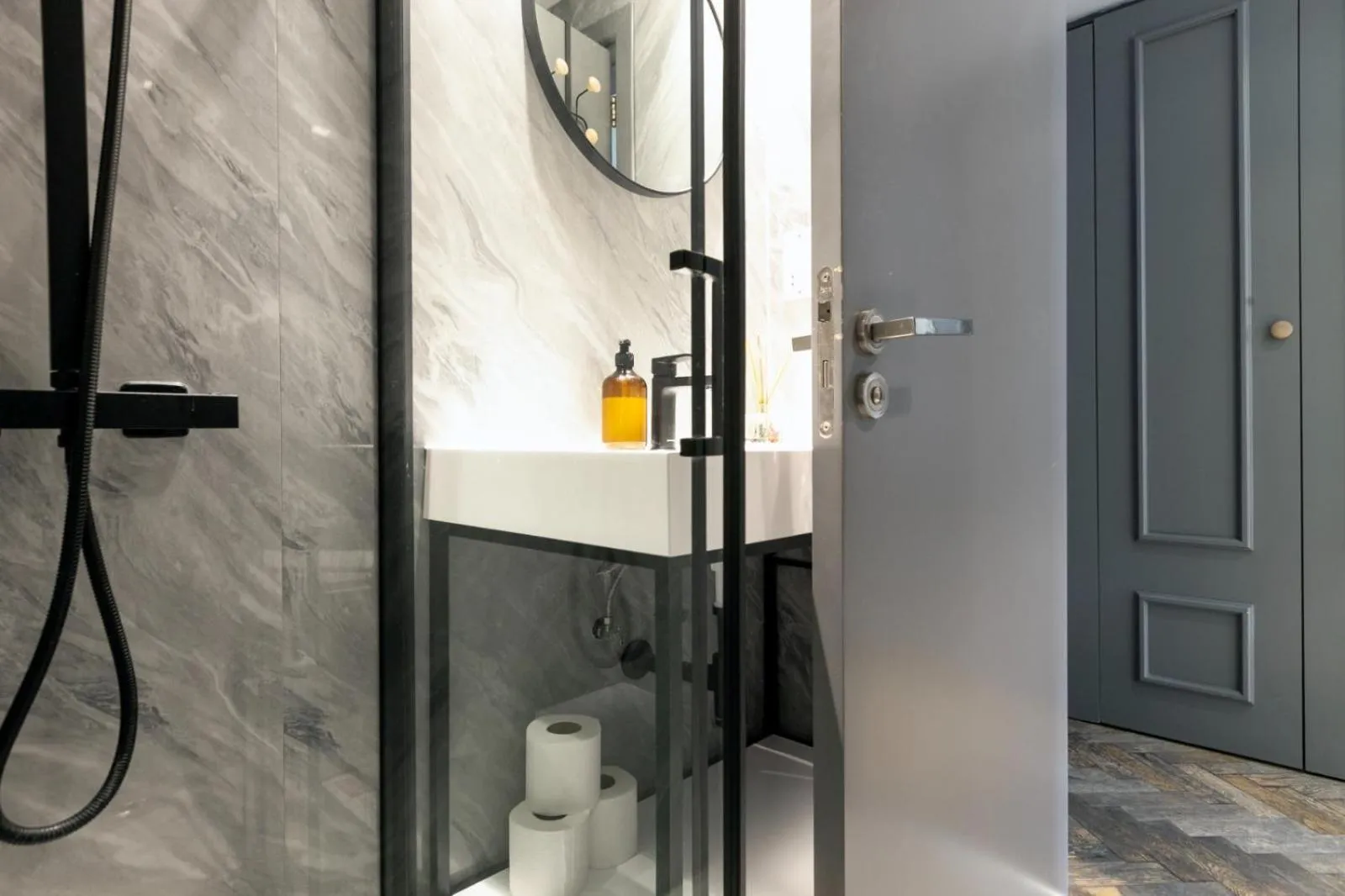 Shower in London Paddington Apartments