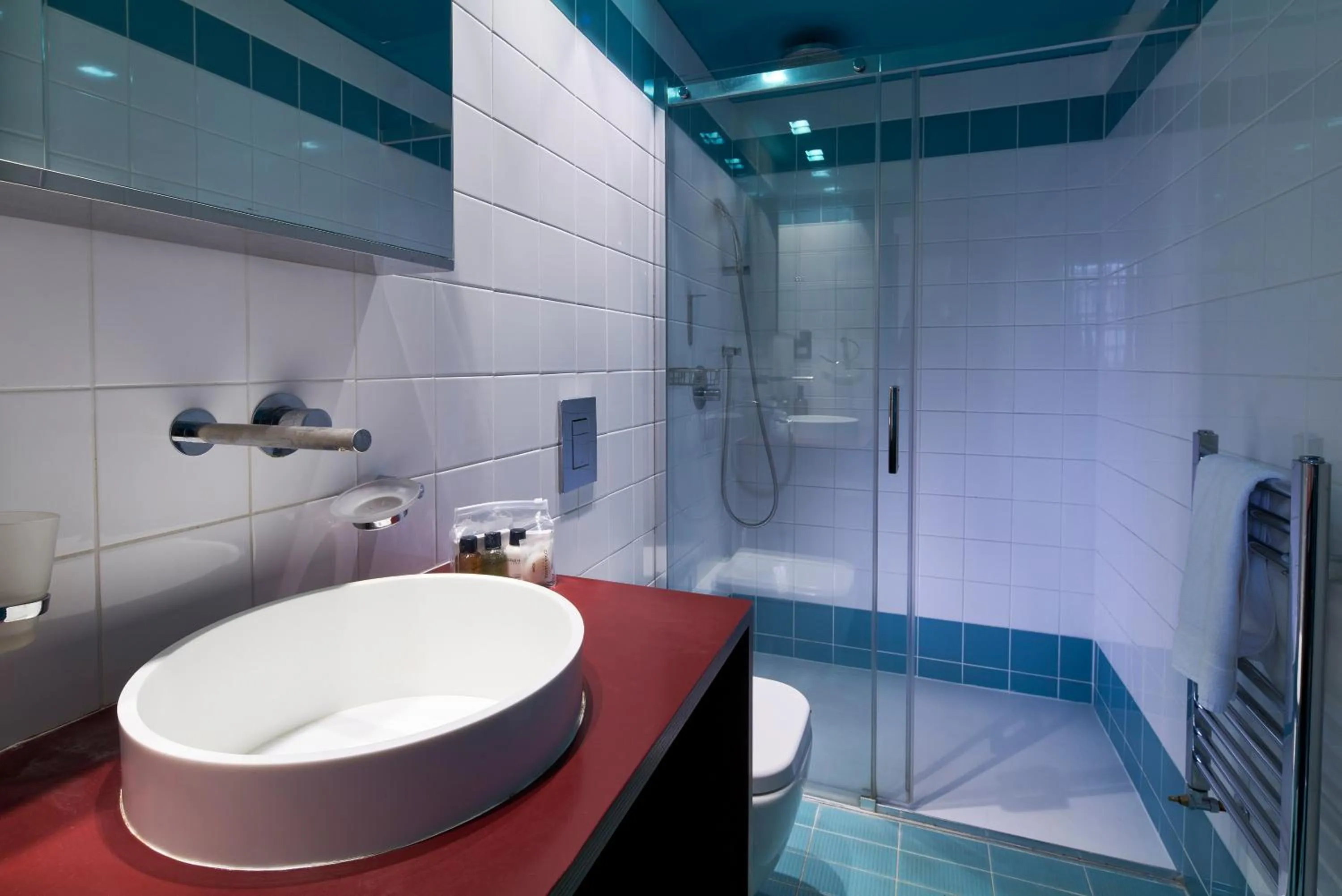 Shower in London Paddington Apartments