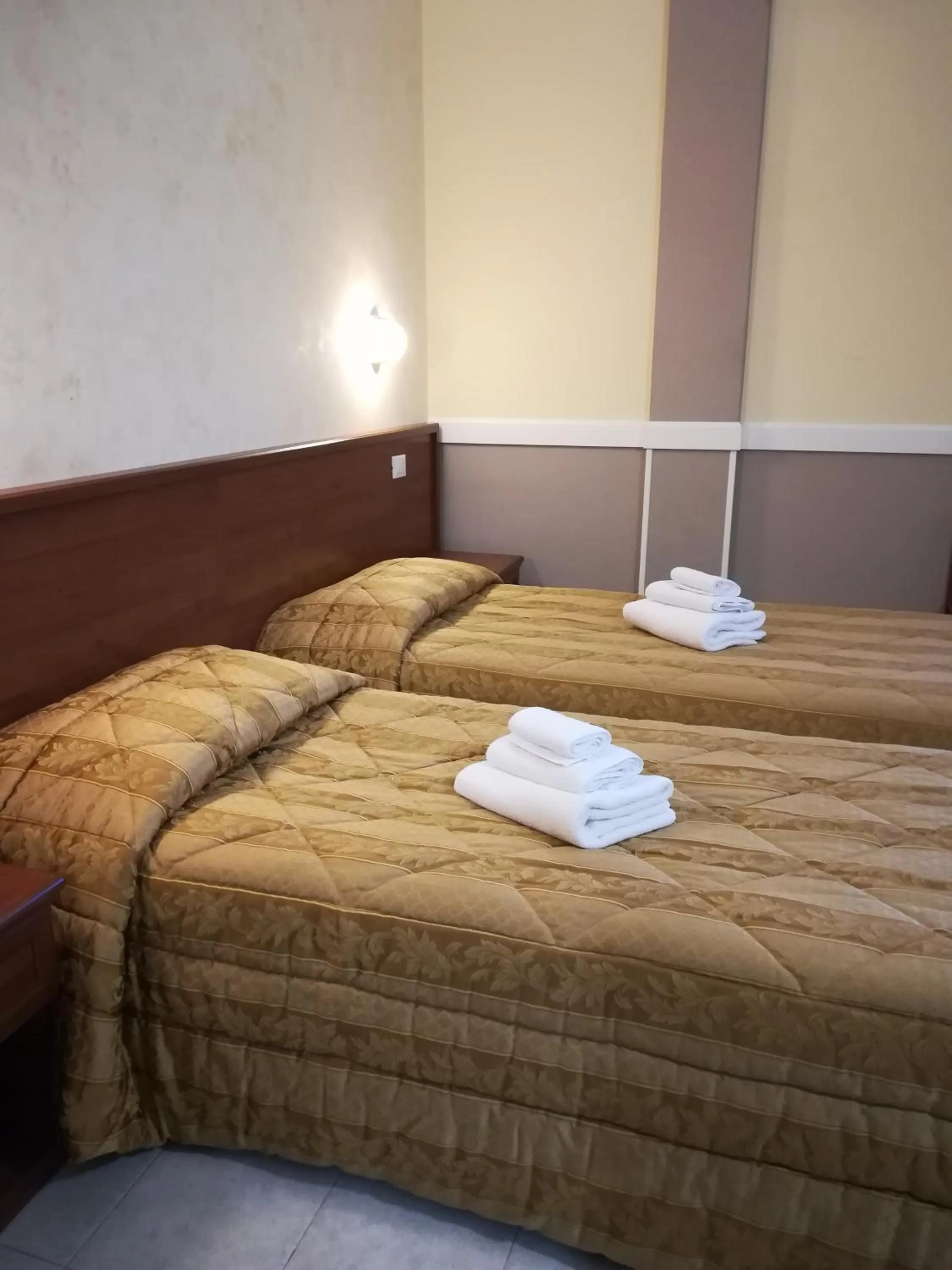 Bed in Hotel Marco Polo SELF CHECK-IN