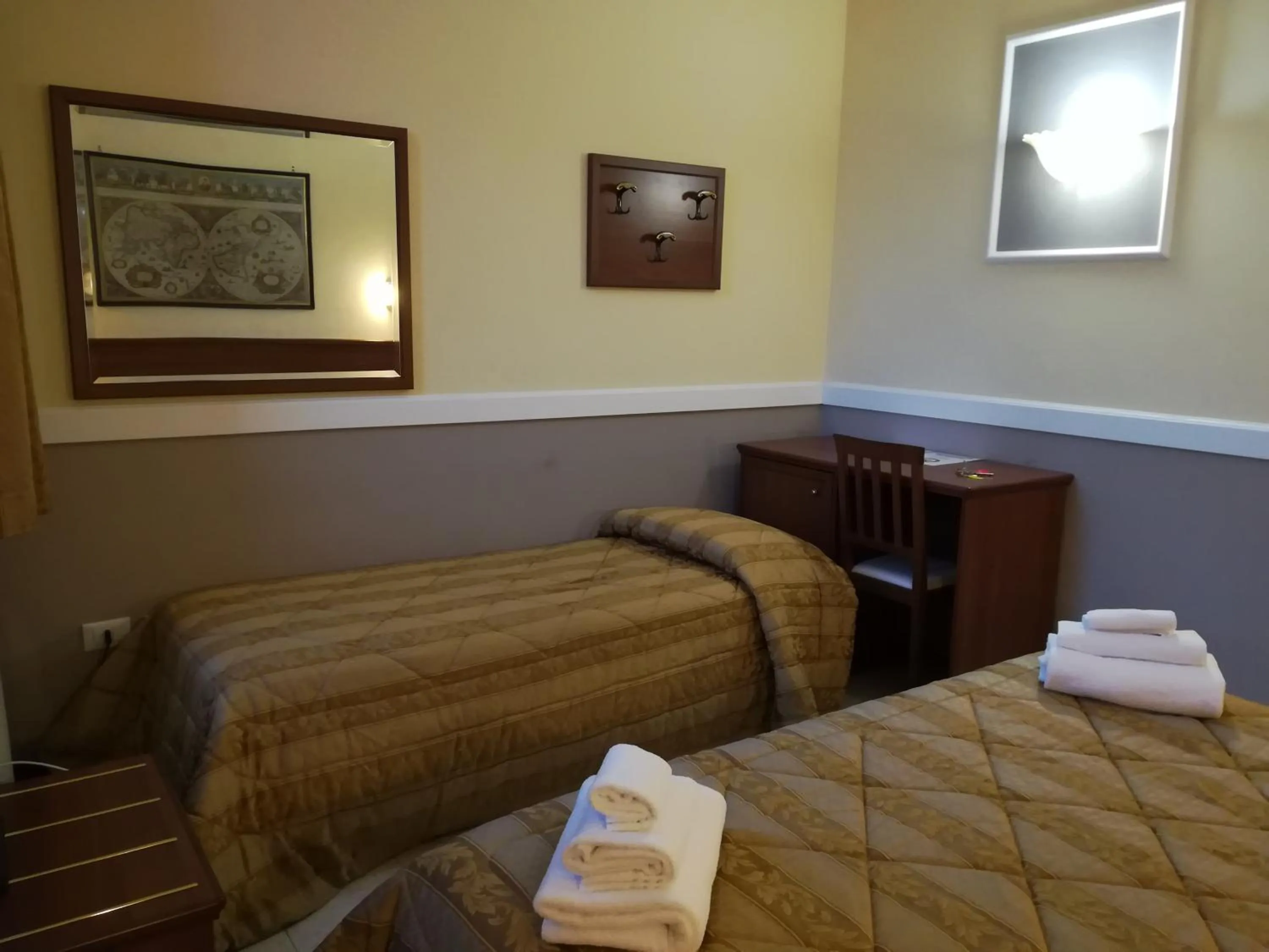 Bed in Hotel Marco Polo SELF CHECK-IN