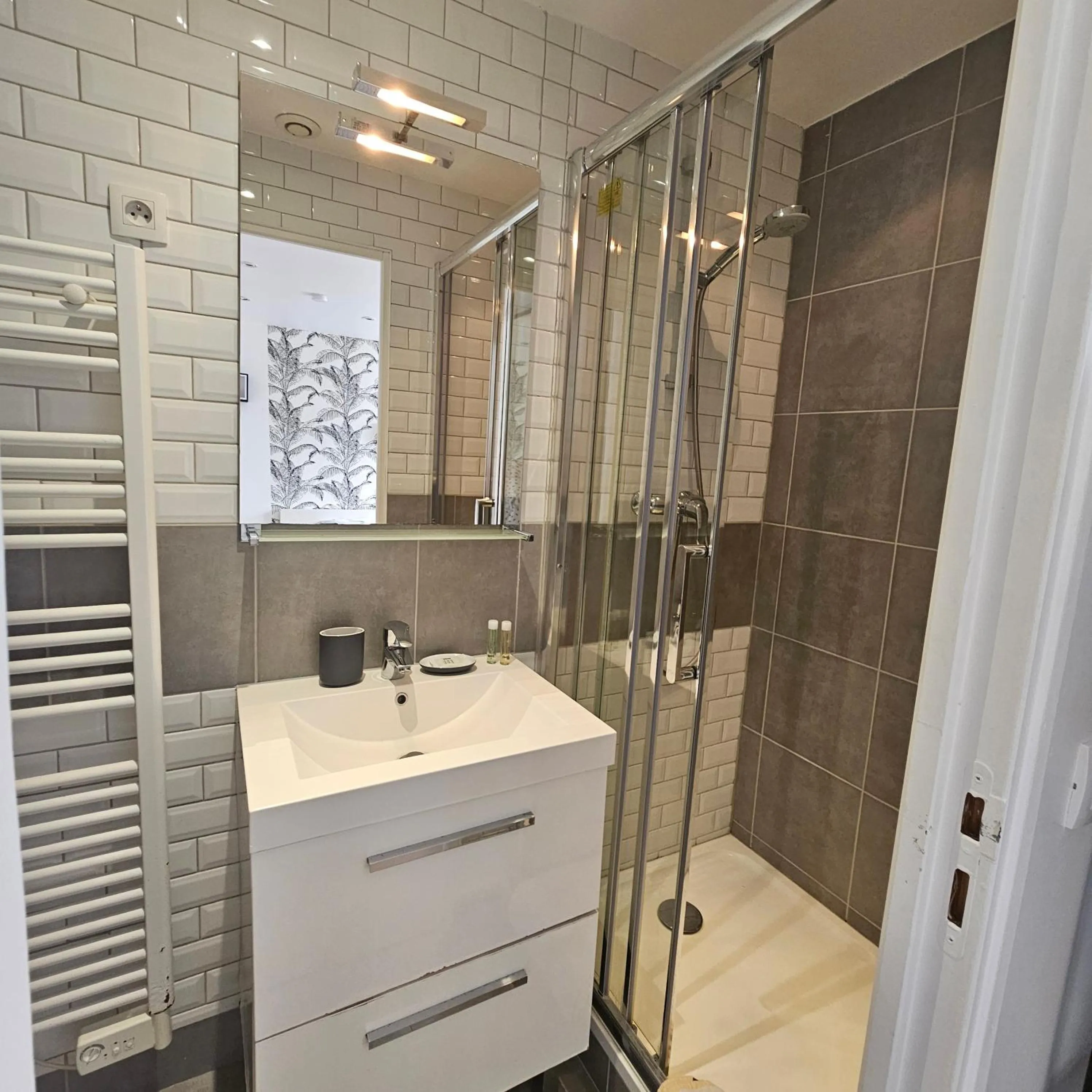 Shower in Résidence Hôtel Le Relais Amélie