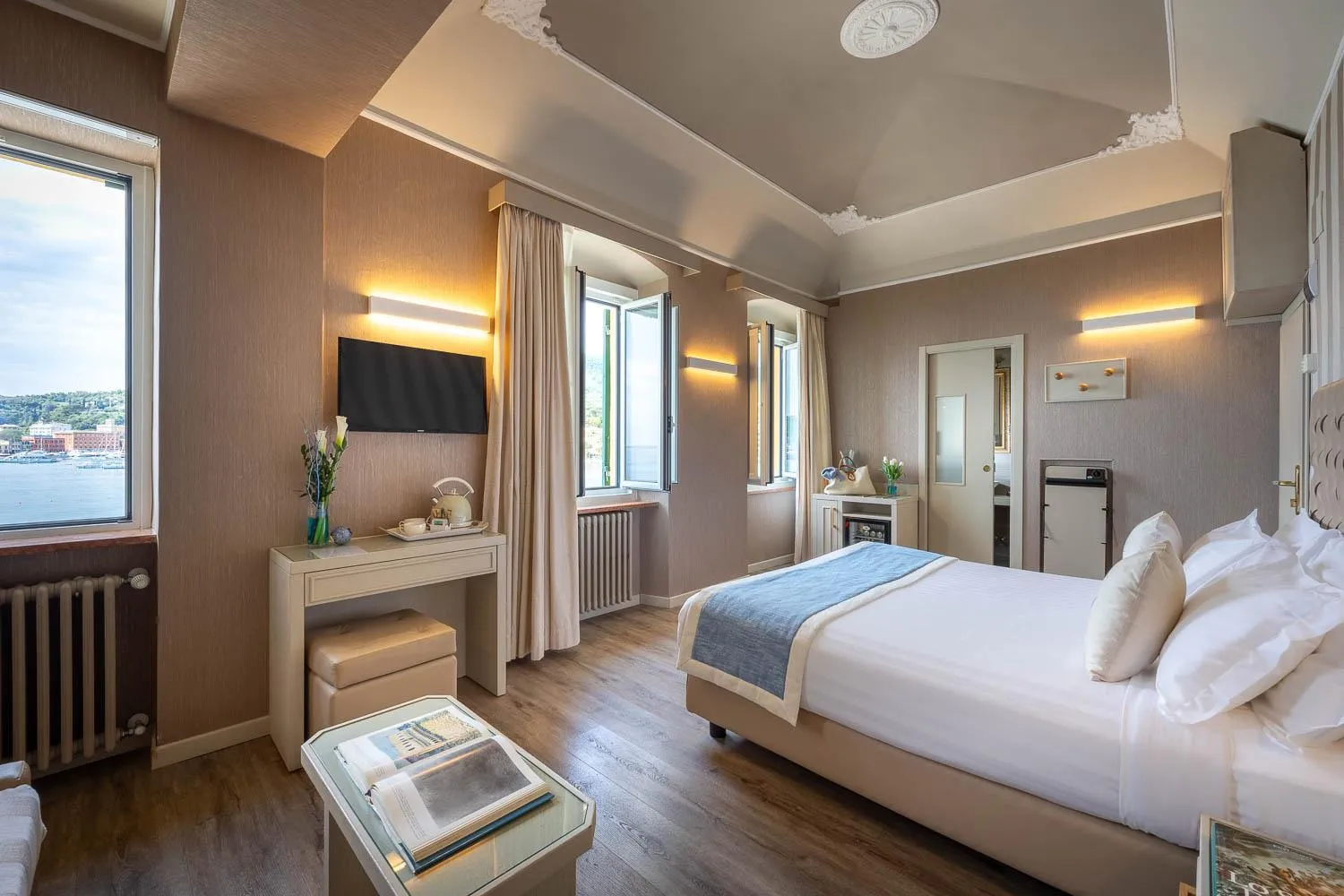 Bed in Hotel Metropole