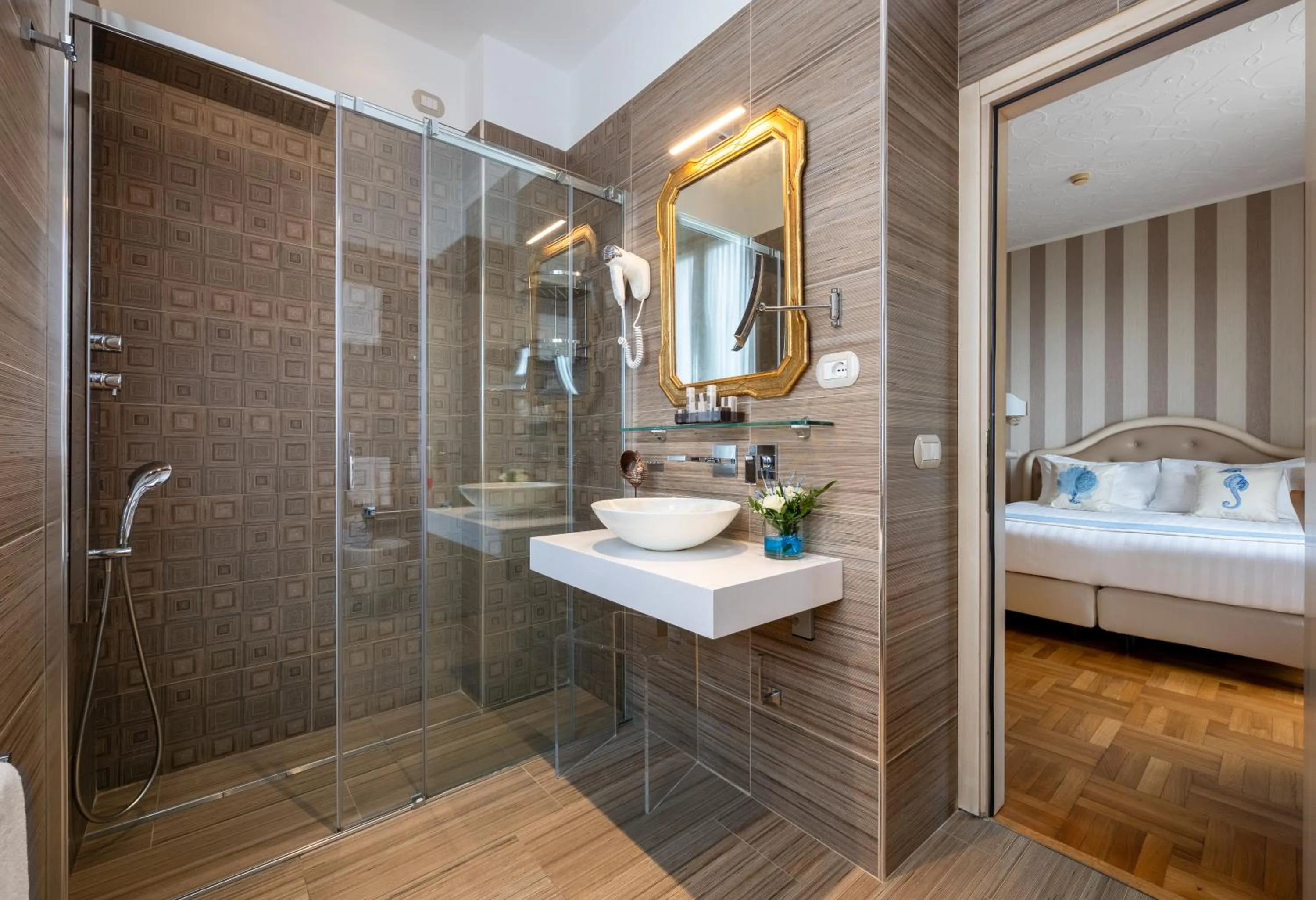 Bathroom in Hotel Metropole