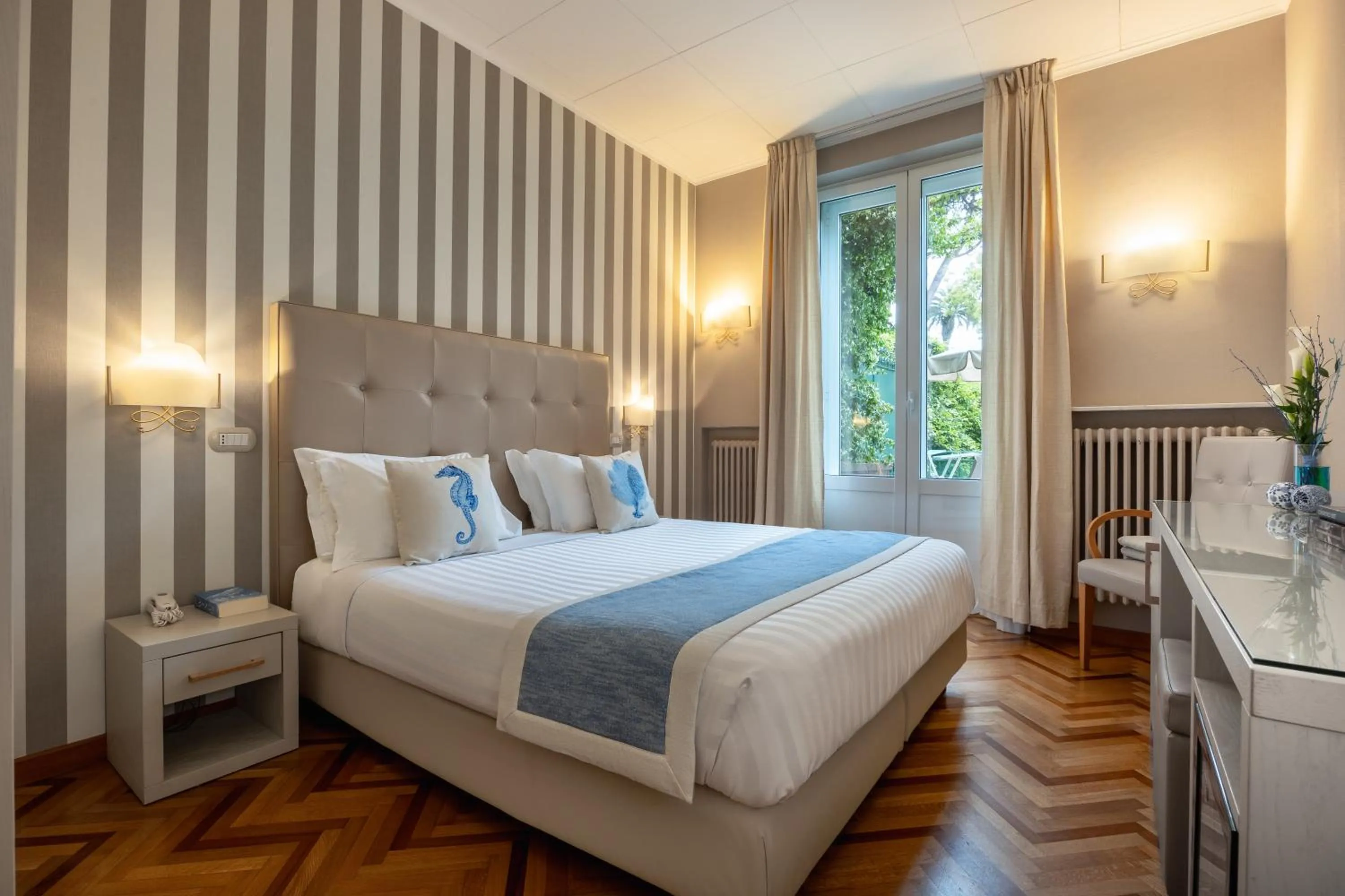 Bedroom, Bed in Hotel Metropole