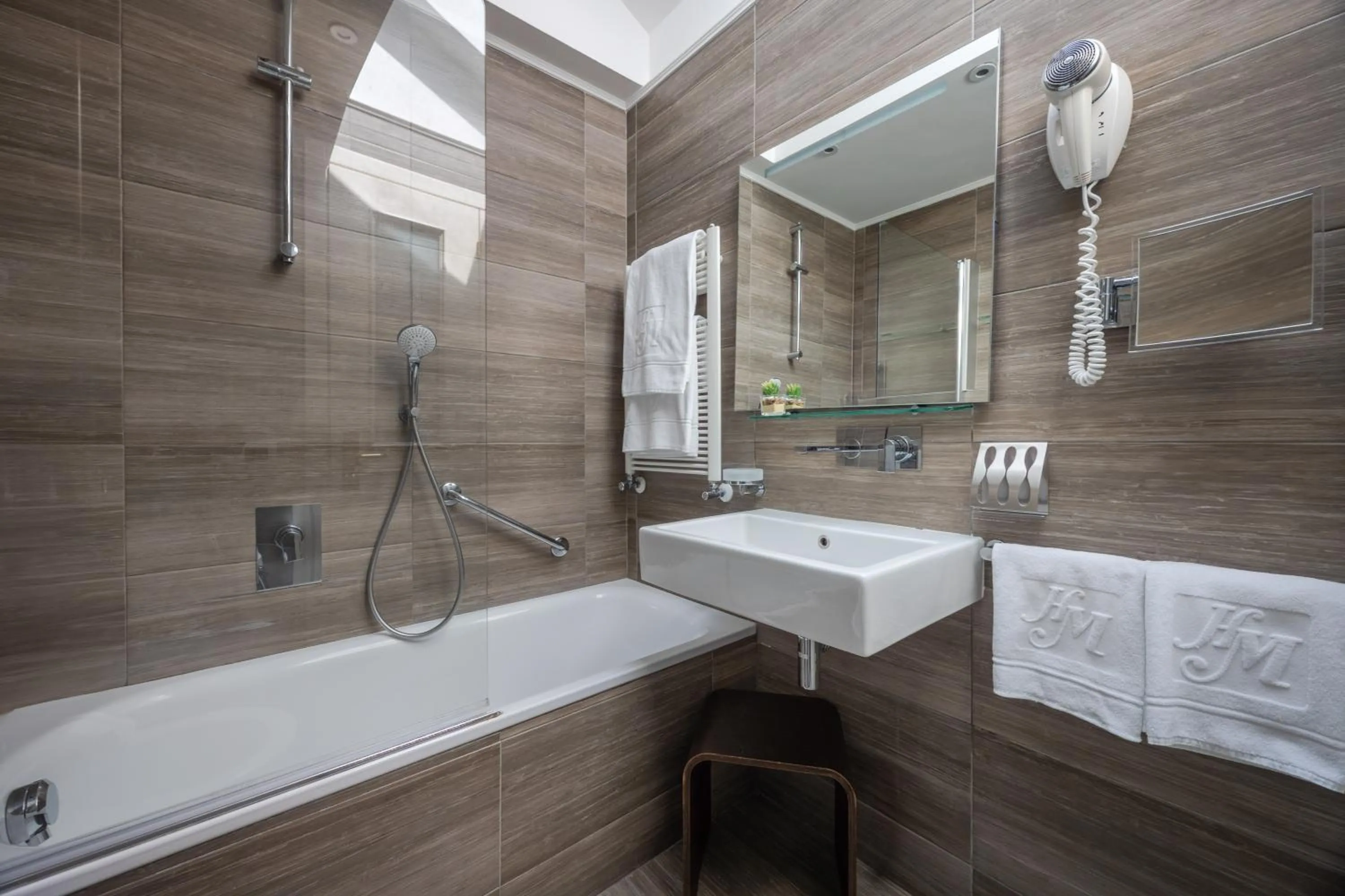 Bathroom in Hotel Metropole