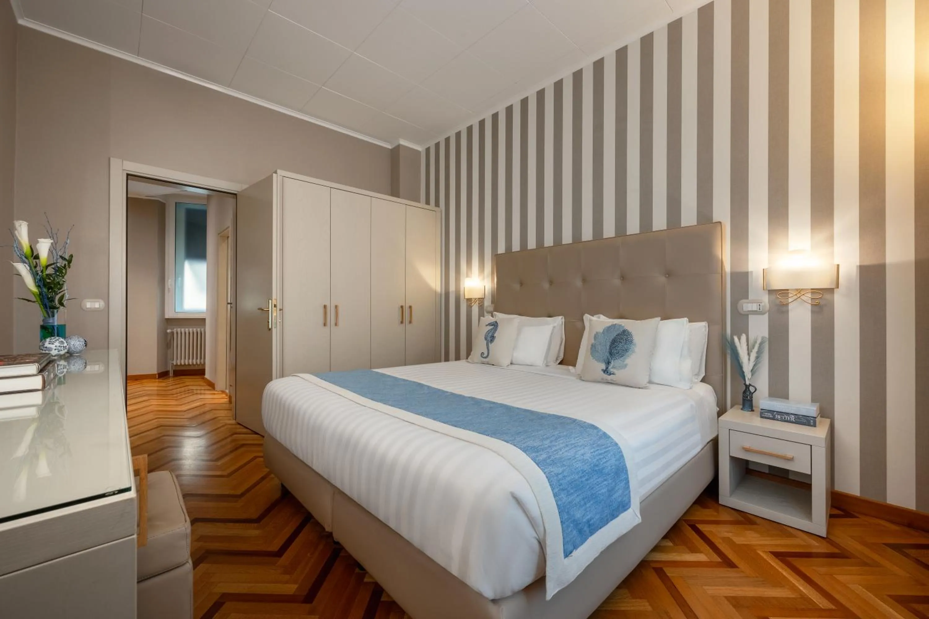 Bedroom, Bed in Hotel Metropole