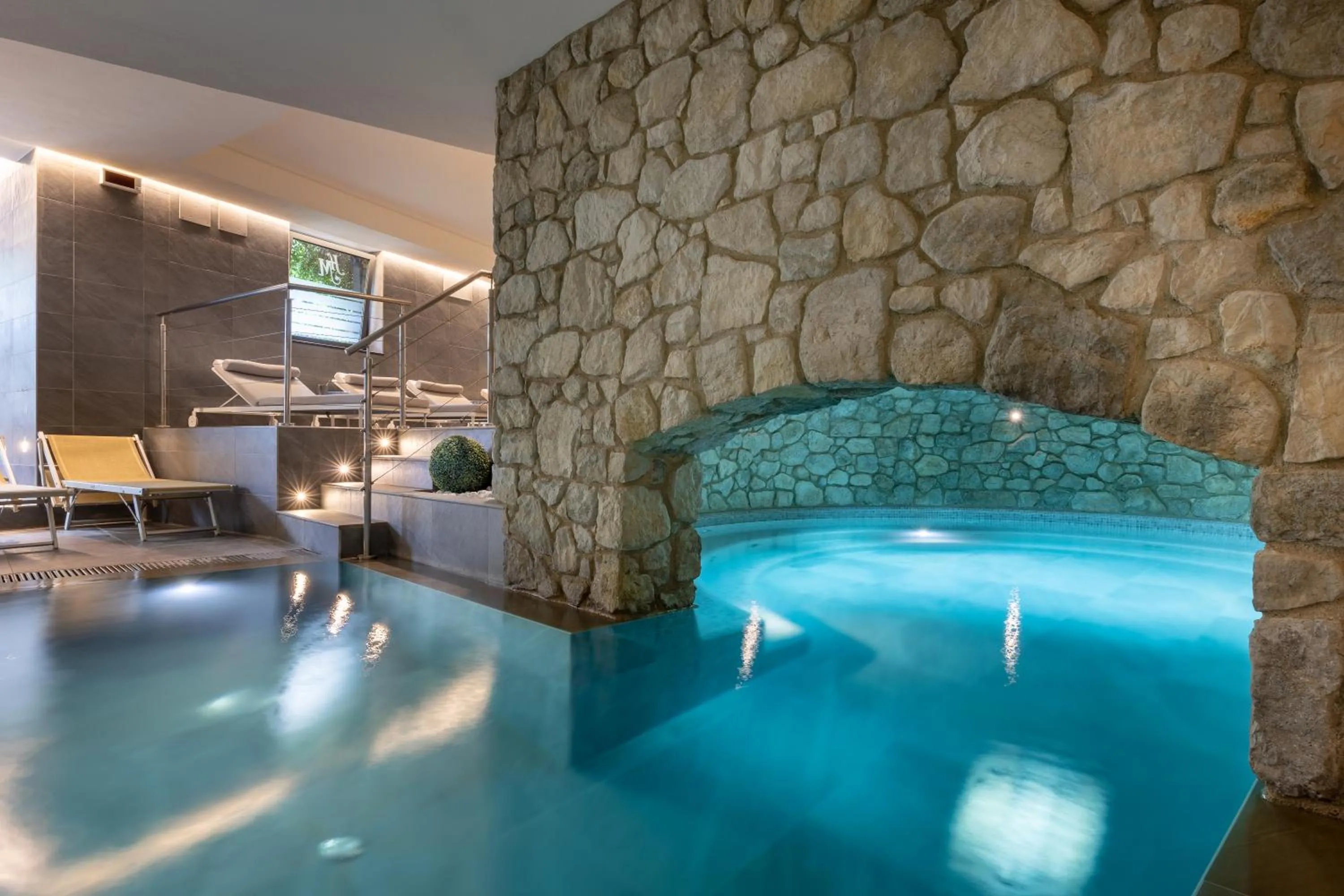 Hot Tub in Hotel Metropole