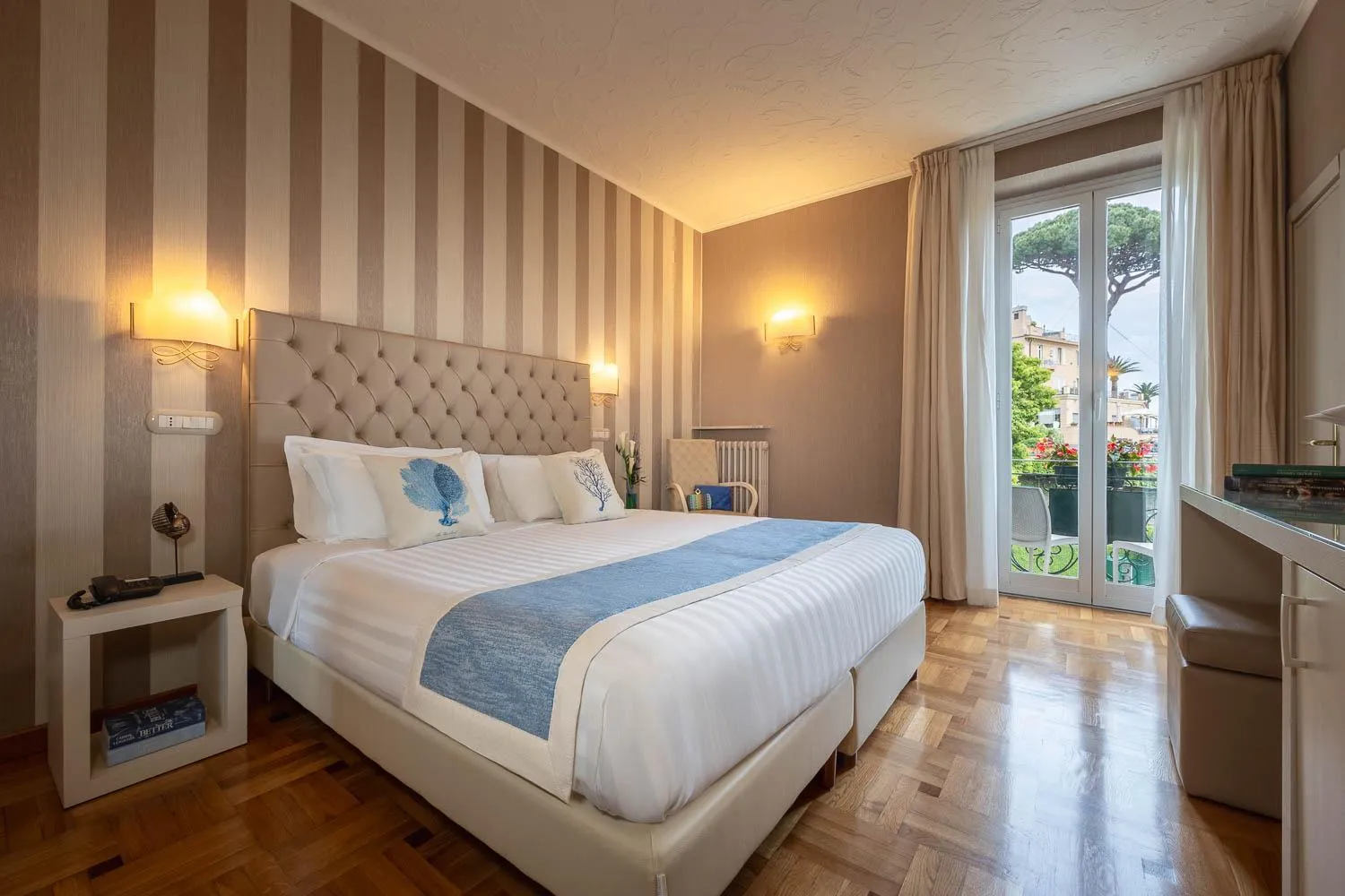 Bedroom, Bed in Hotel Metropole