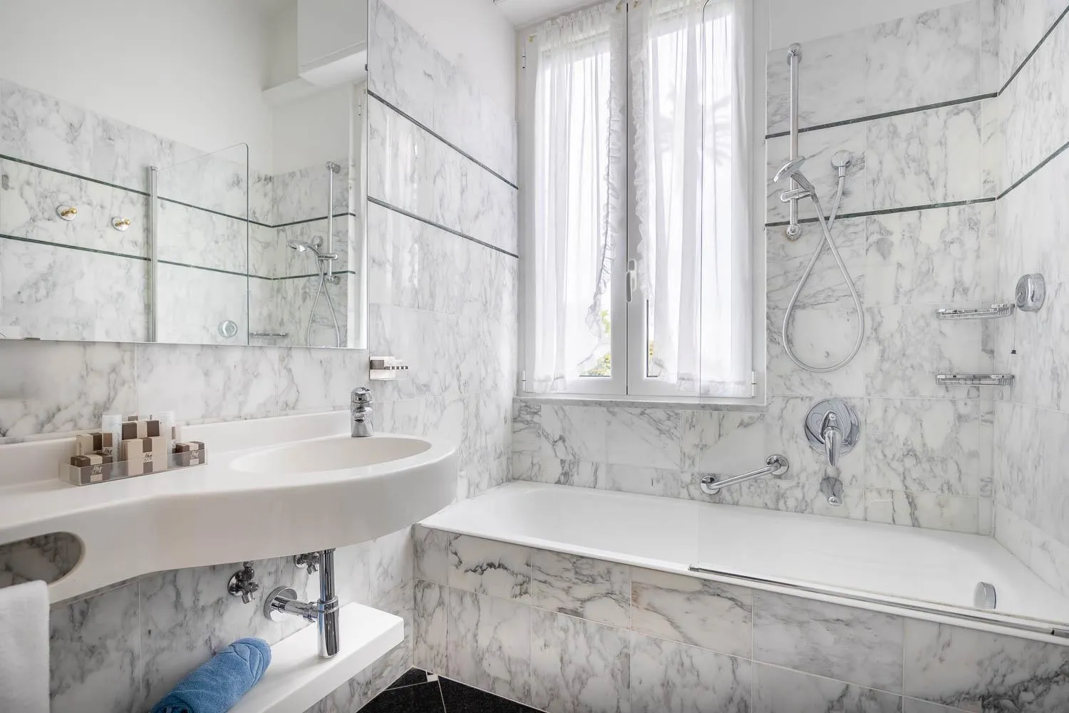 Bathroom in Hotel Metropole