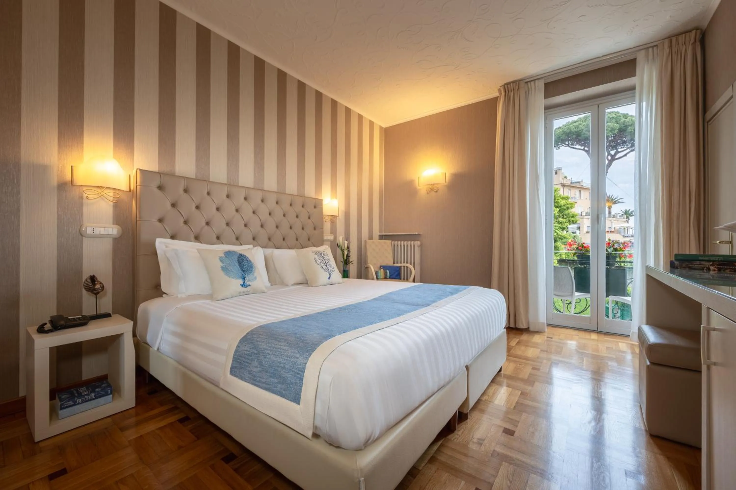 Bedroom, Bed in Hotel Metropole