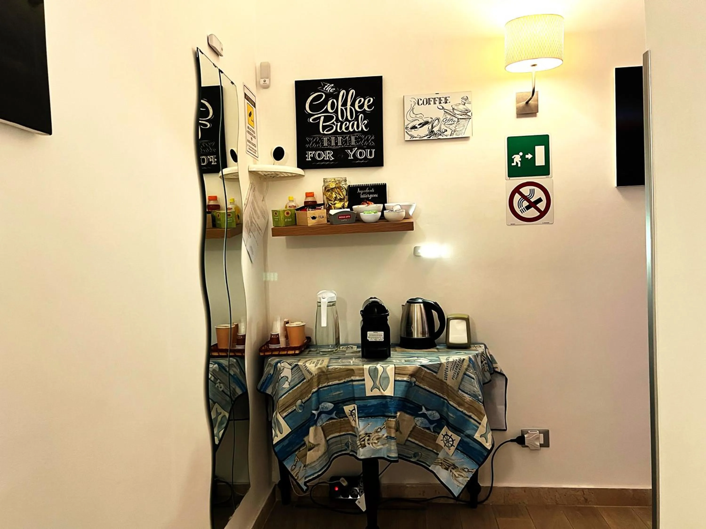 Coffee/tea facilities in B&B MaryJosè