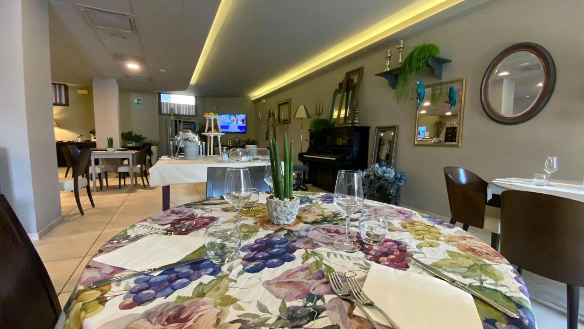 Restaurant/places to eat in Hotel Europa