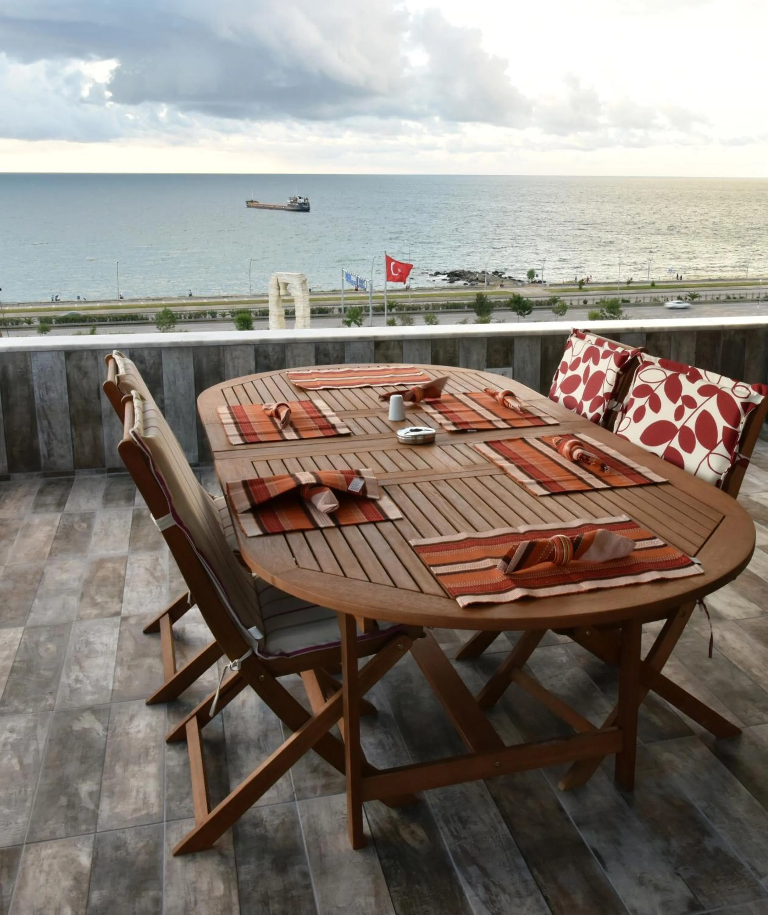 Restaurant/places to eat in Quantum Hotel