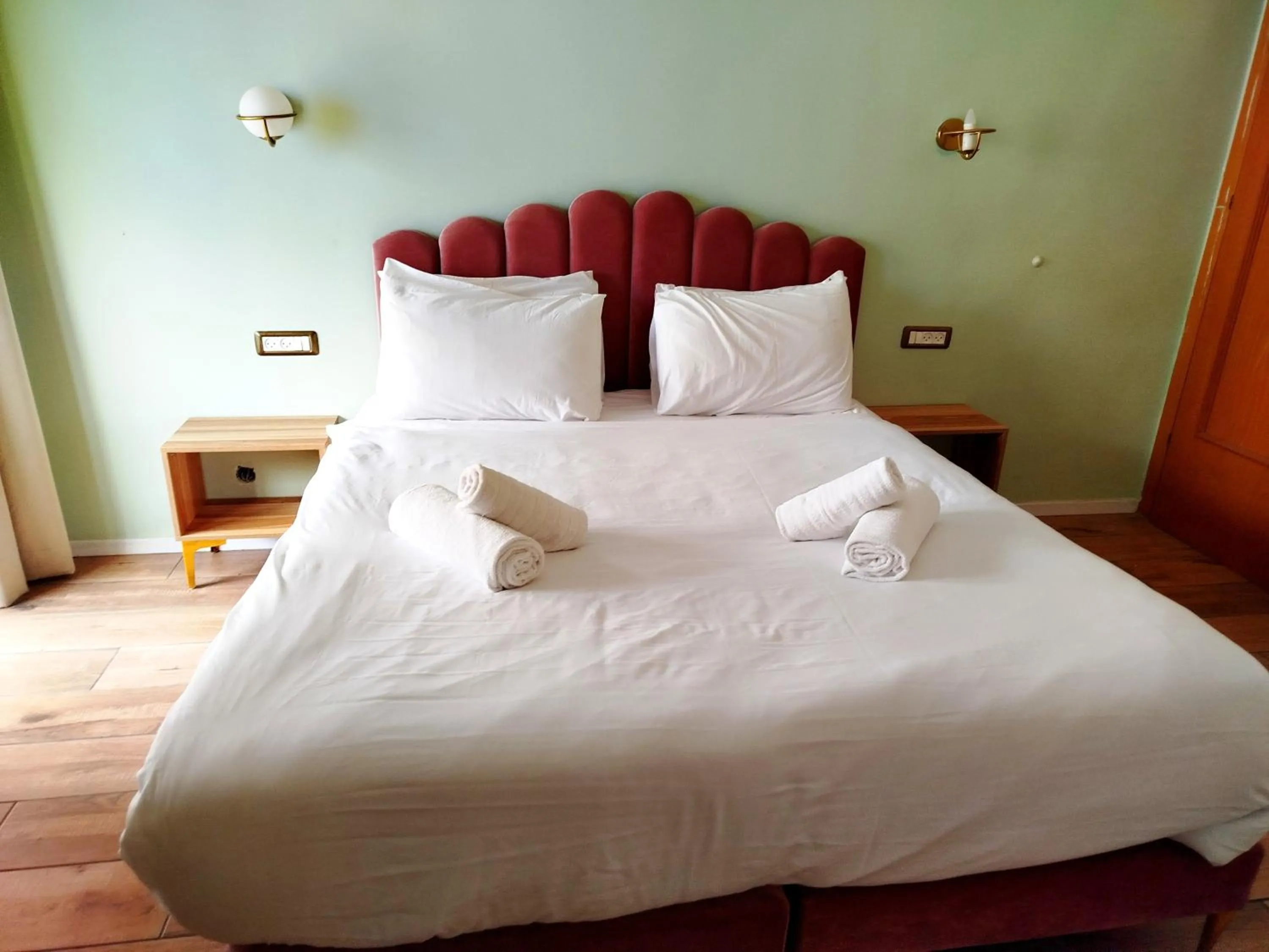 Bed in La Perle Jerusalem City Center - Self Check-in hotel