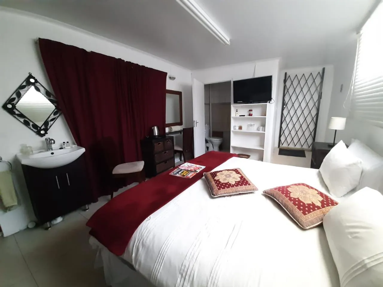 Bed in Au Plais De Langebaan at Palm Tree Villa