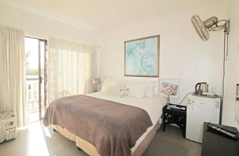 Bedroom, Bed in Au Plais De Langebaan at Palm Tree Villa