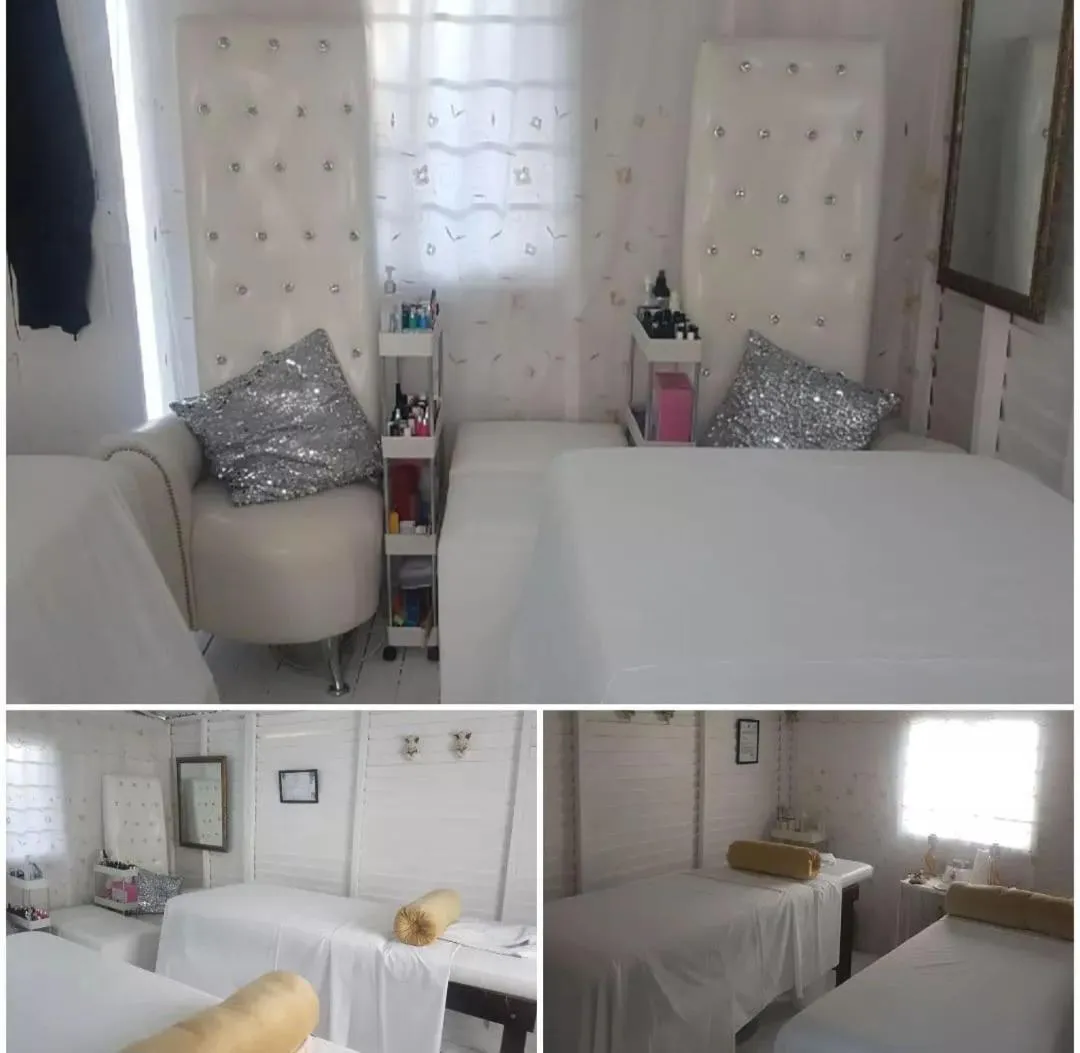 Massage, Bed in Au Plais De Langebaan at Palm Tree Villa