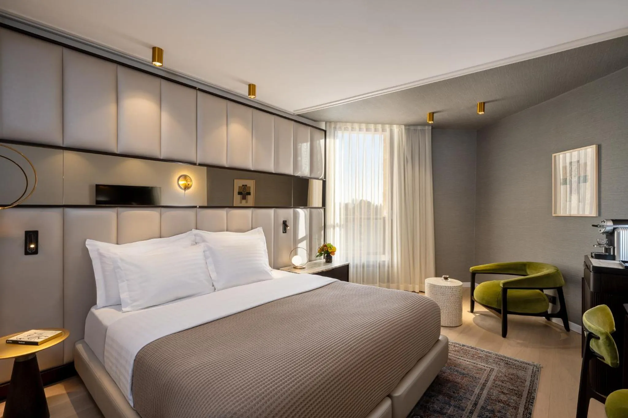 Photo of the whole room, Bed in The Inbal Jerusalem