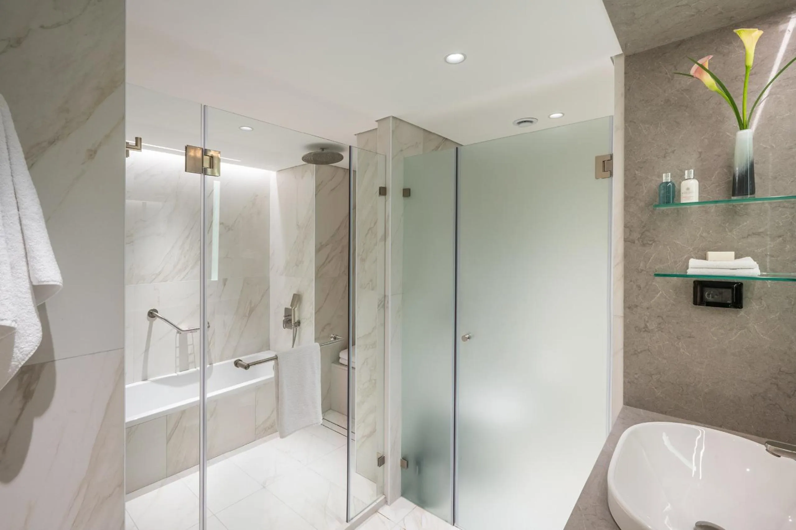 Shower in The Inbal Jerusalem