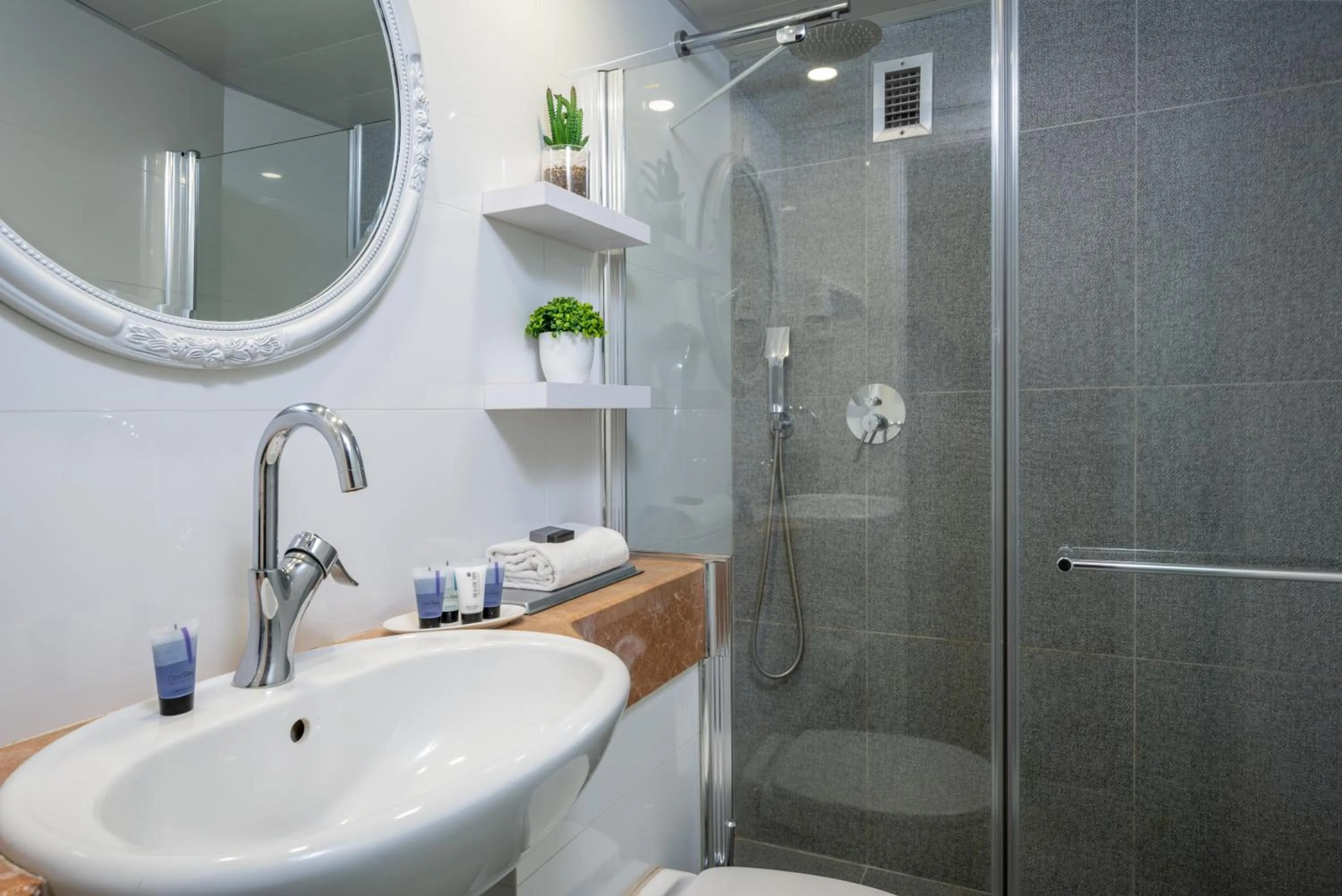 Shower in Maxim Design Hotel 3 Star Superior