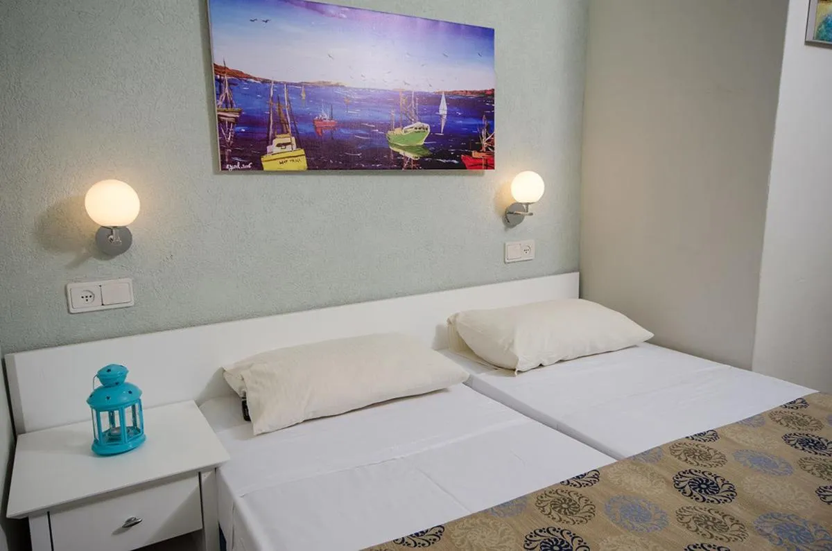 Decorative detail, Bed in Dor Country Lodging