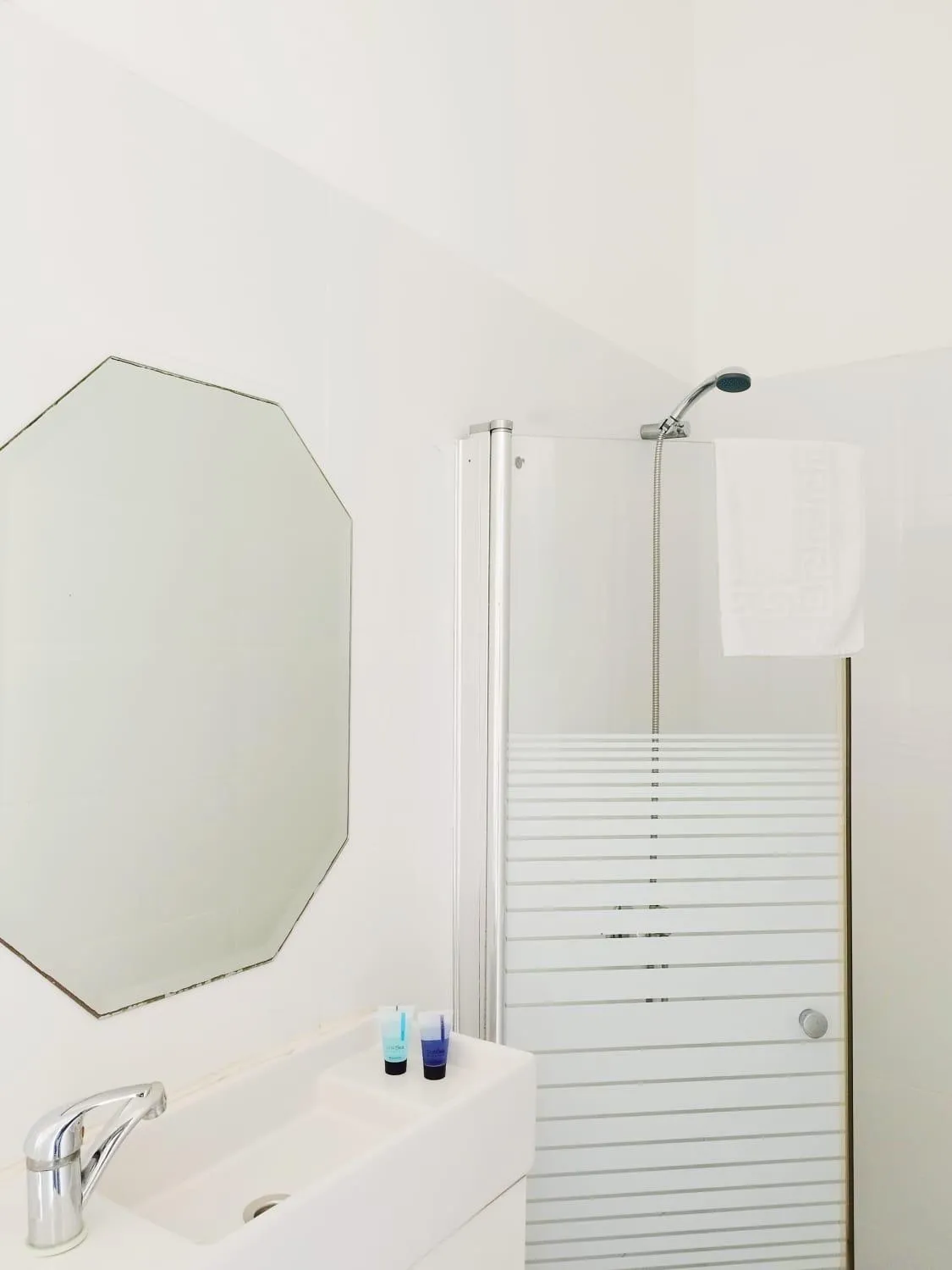 Shower in Eden Hotel