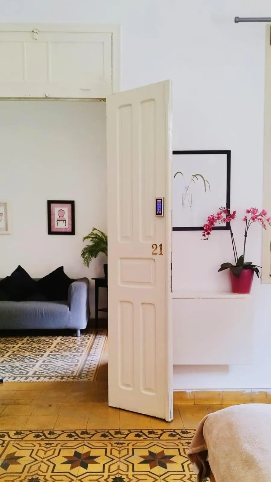 Communal lounge/ TV room in Eden Hotel