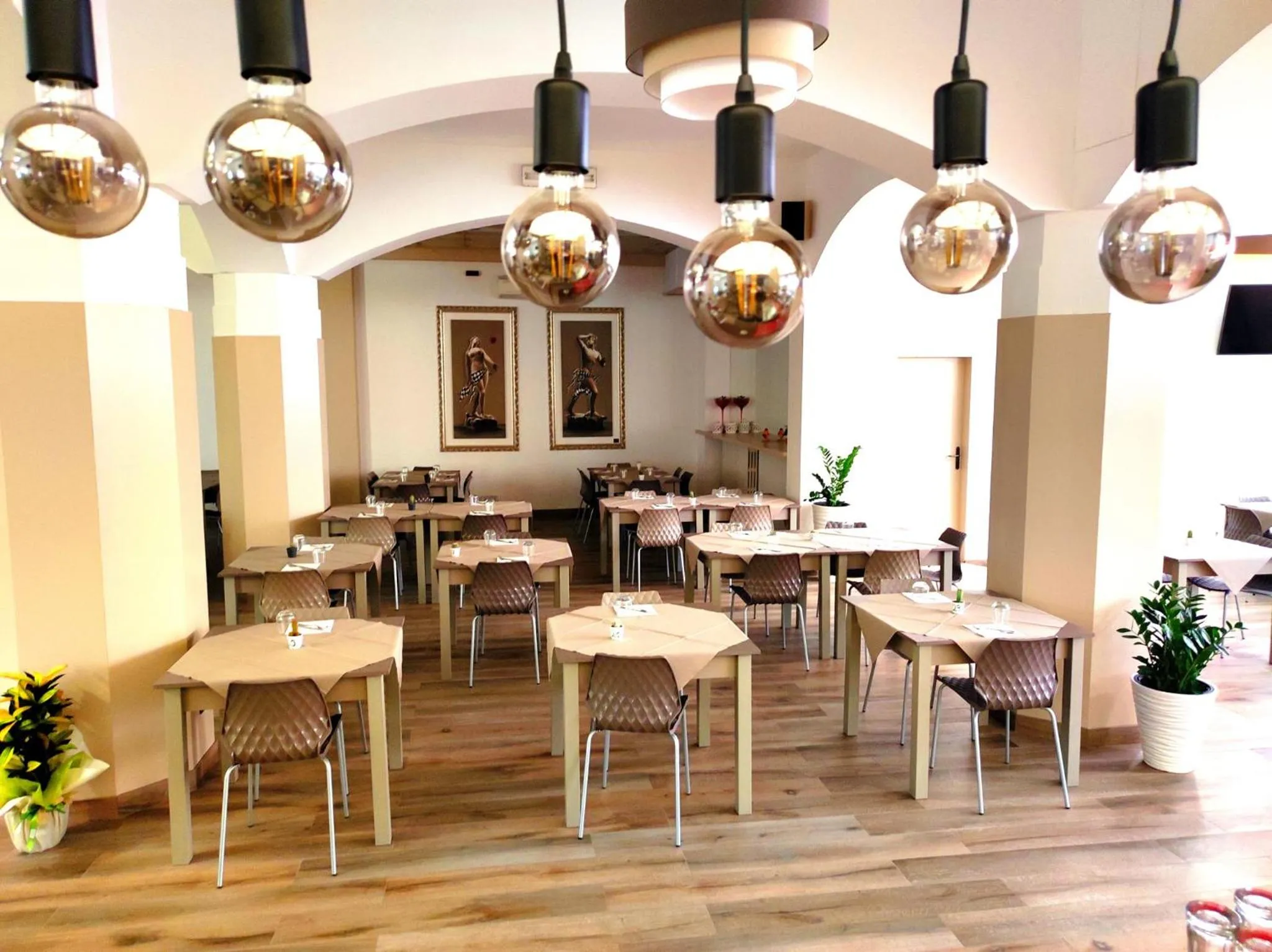 Restaurant/places to eat in Hotel Touring