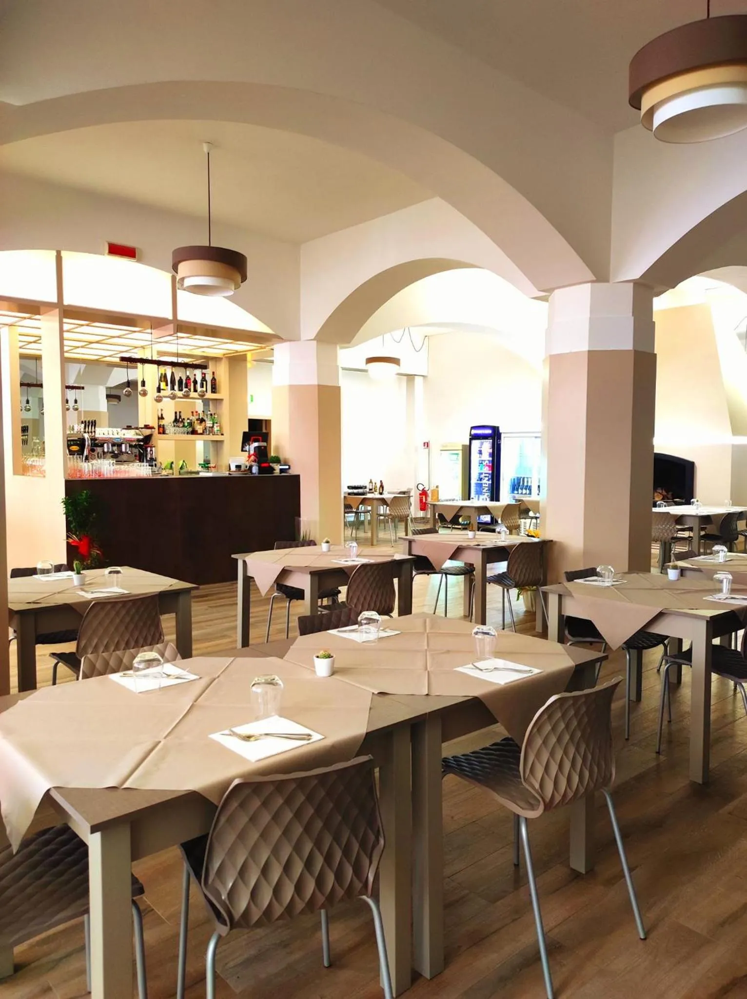 Restaurant/places to eat in Hotel Touring