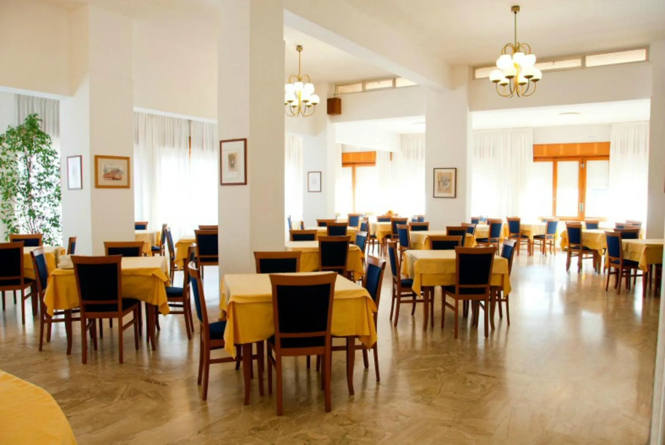 Restaurant/places to eat in Hotel Touring