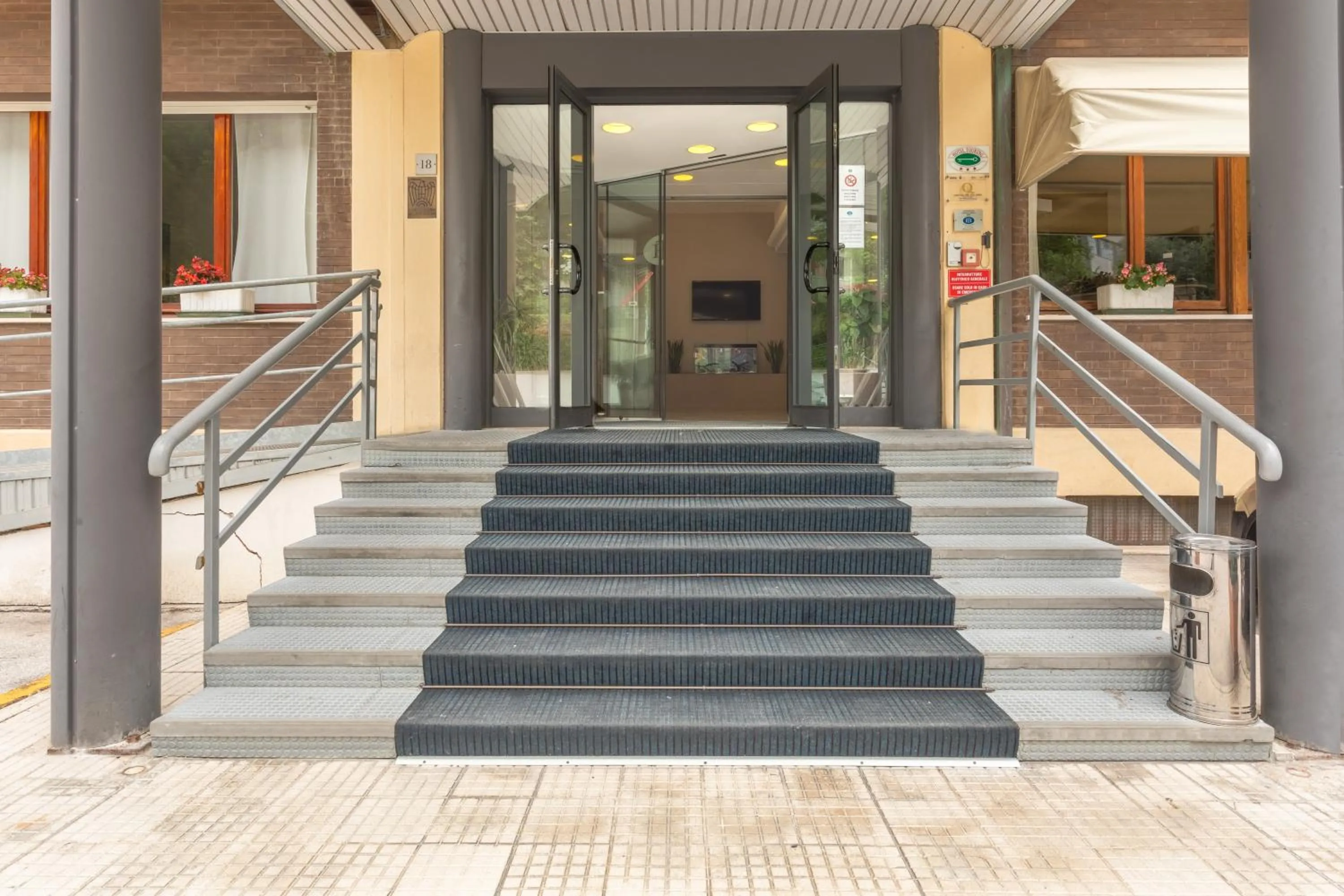 Facade/entrance in Hotel Touring