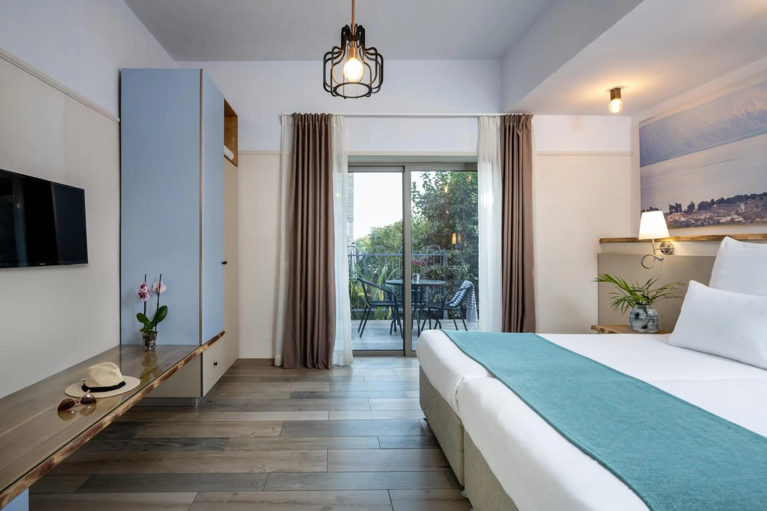 Bed in Jacob Ohalo Kinneret