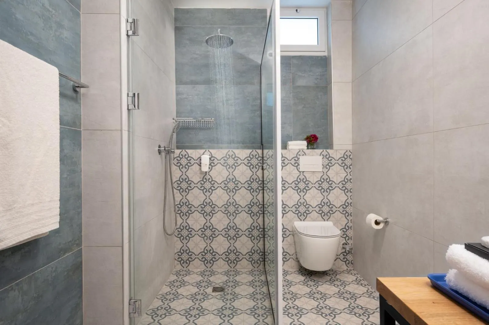 Shower in Jacob Ohalo Kinneret