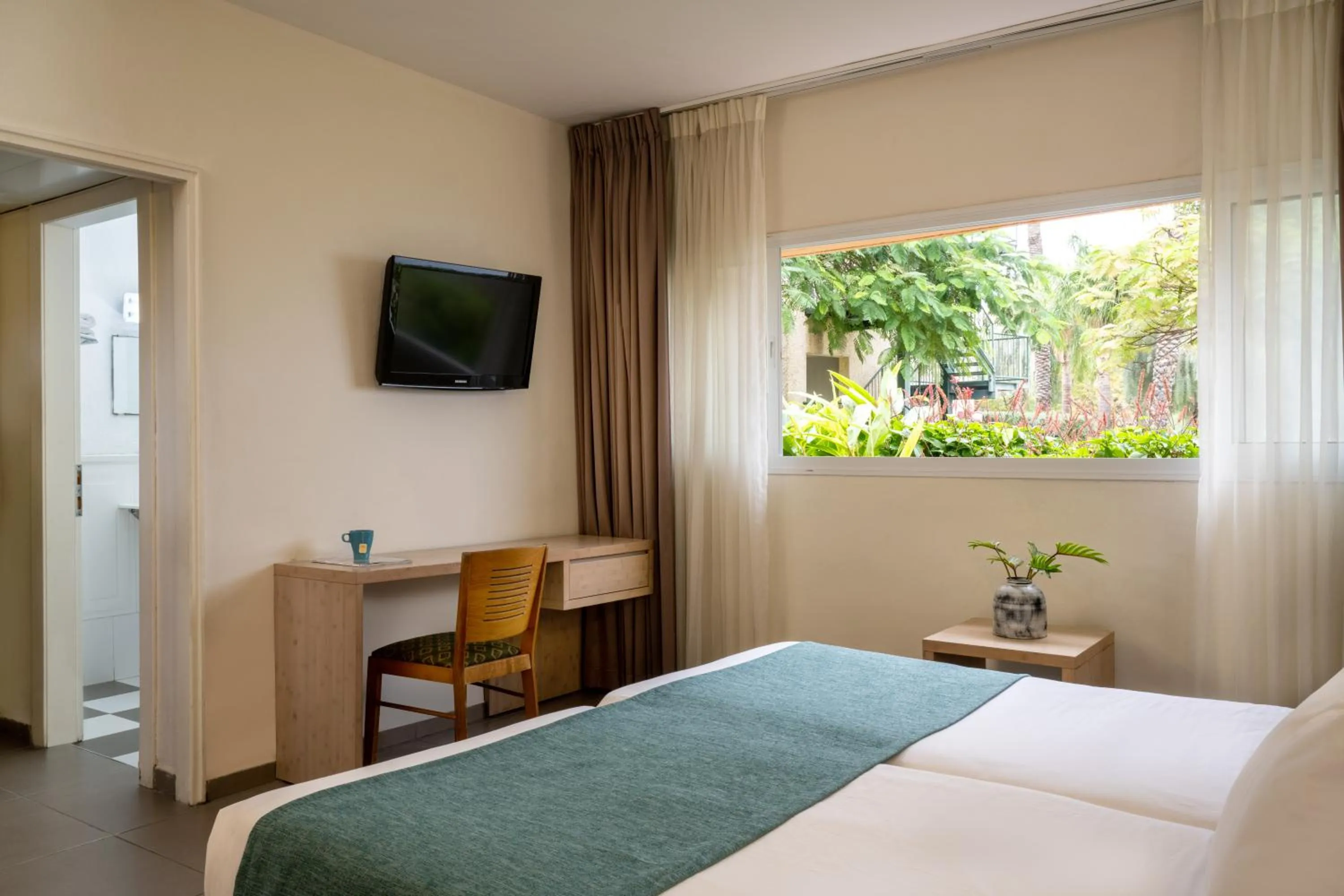 Bed in Jacob Ohalo Kinneret