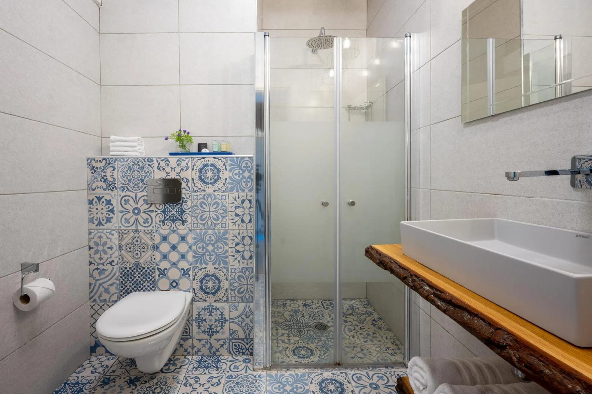 Bathroom in Jacob Ohalo Kinneret