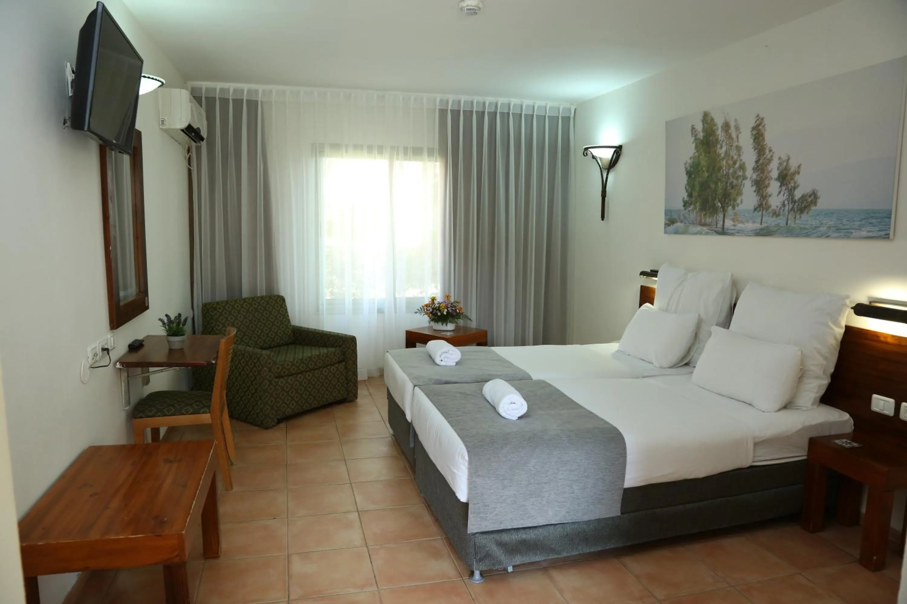 Bedroom, Bed in Jacob Ohalo Kinneret