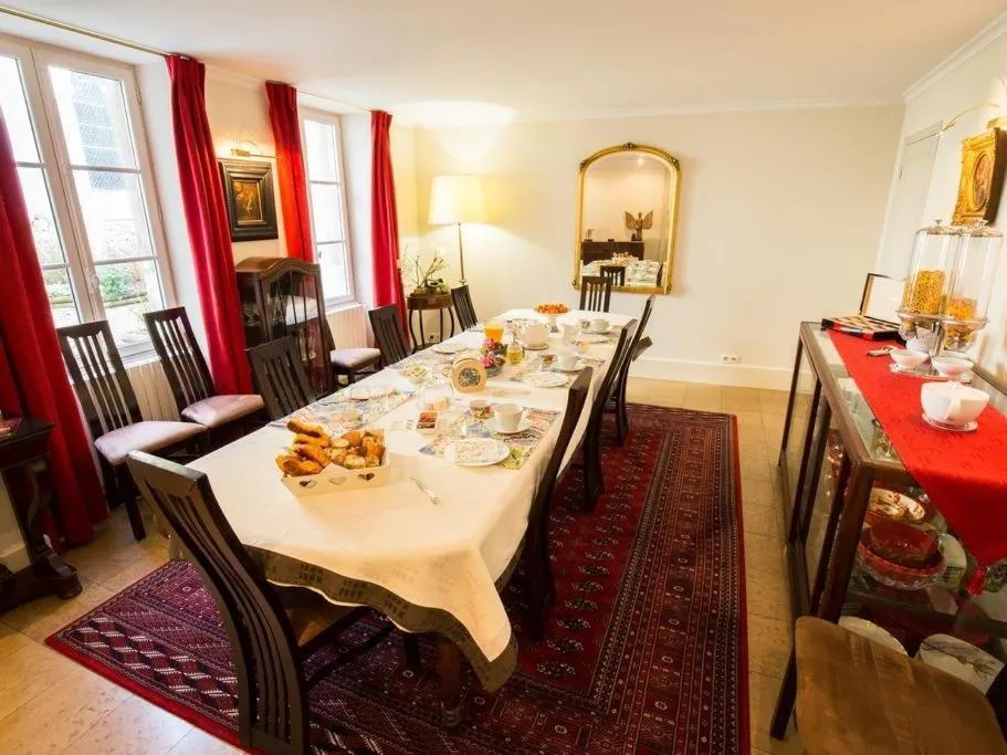 Dining area in Le Prieuré Saint Agnan