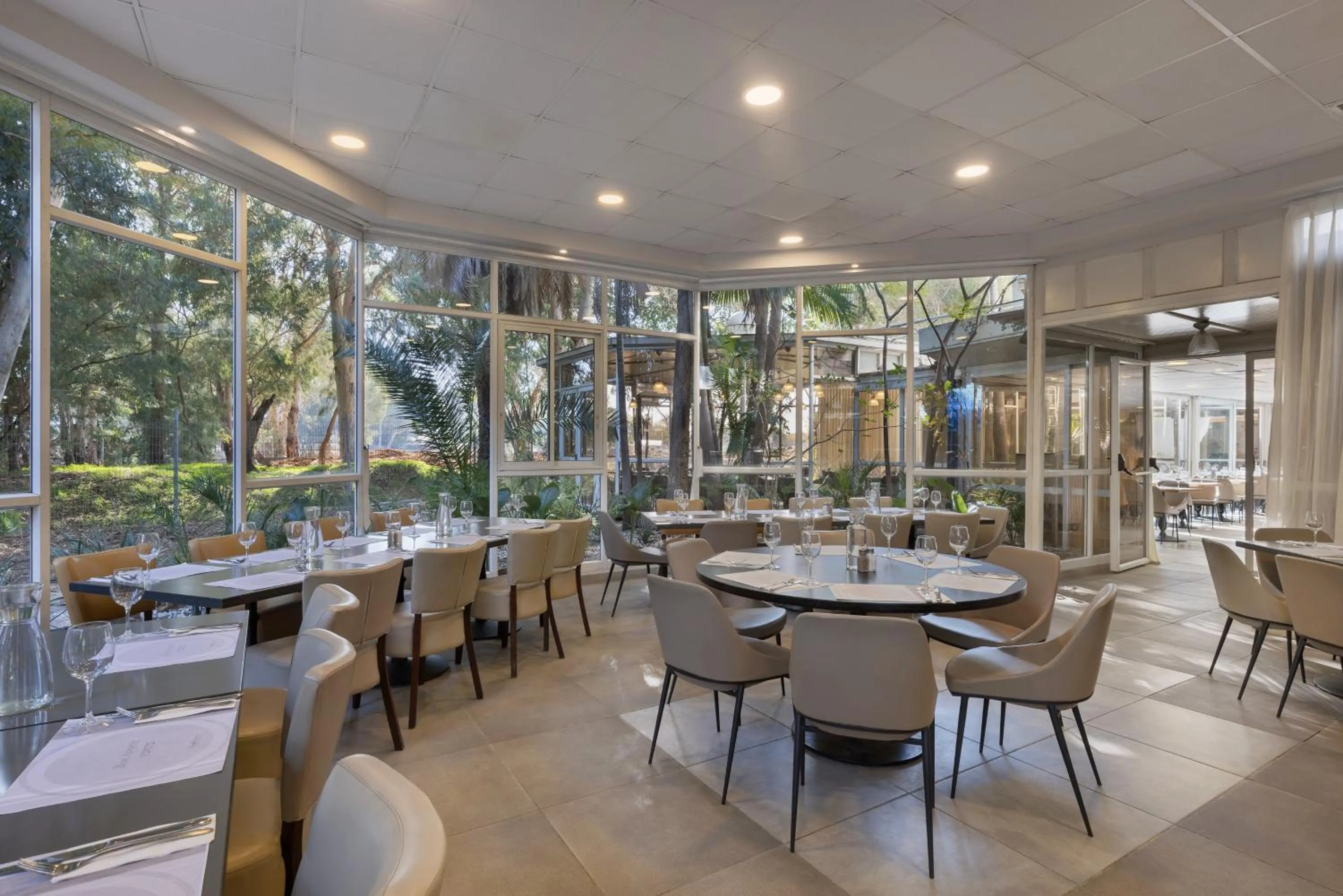 Dining area in Kfar Maccabiah Business & Sport Hotel